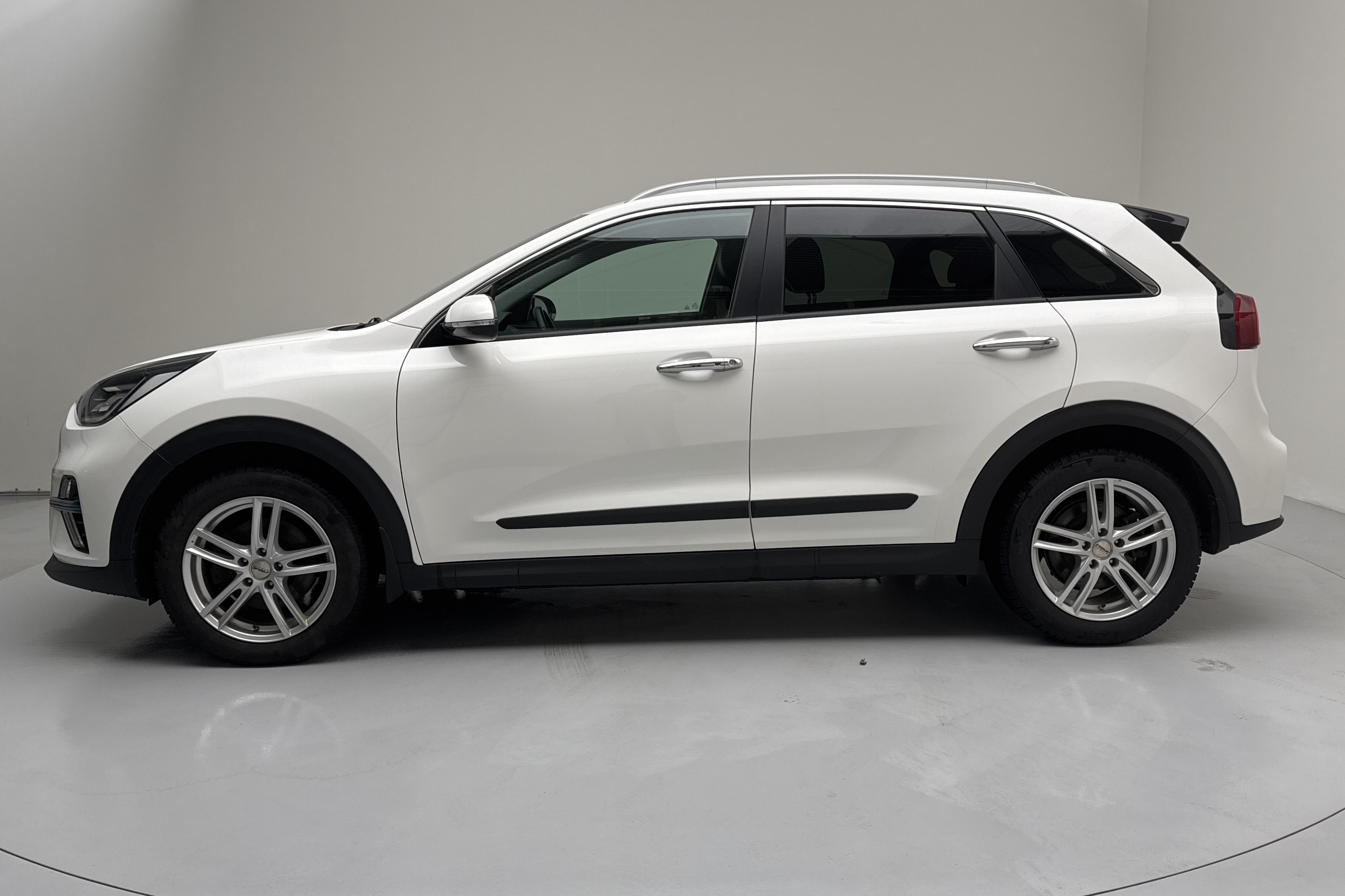 KIA Niro EV 64 kWh (204hk) - 68 930 km - Automatic - white - 2019