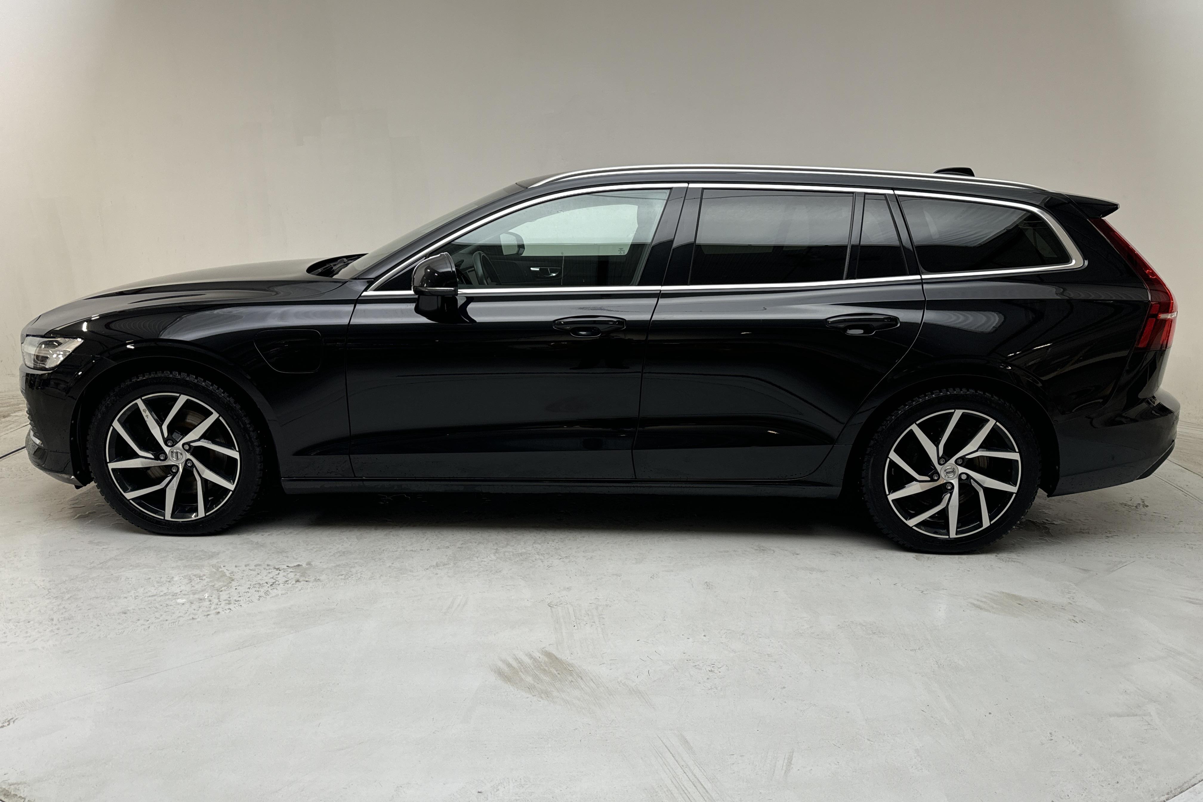 Volvo V60 T6 AWD Recharge (340hk) - 141 080 km - Automaattinen - musta - 2021