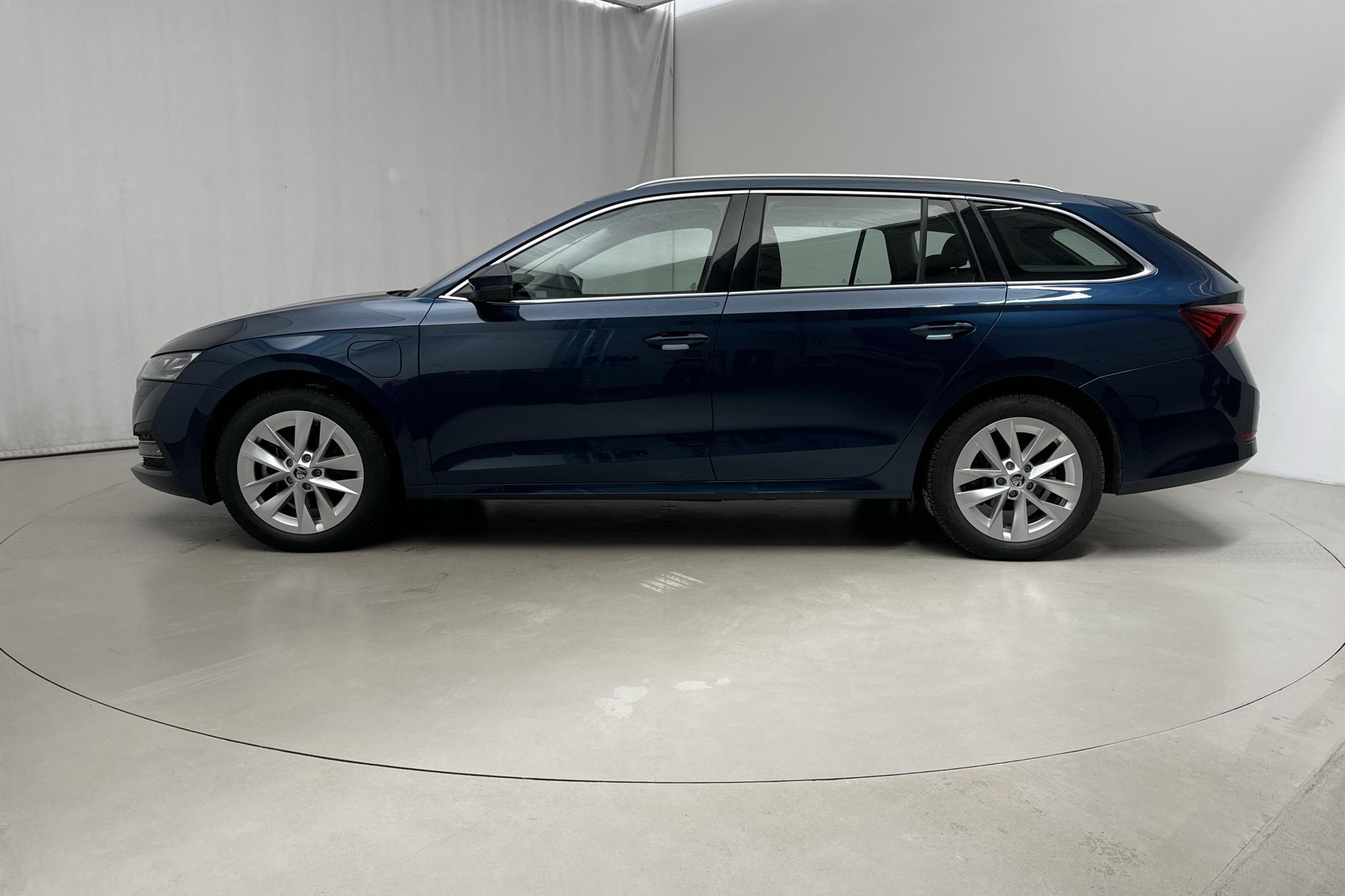 Skoda Octavia 1.4 iV PHEV Combi (204hk) - 33 280 km - Automatic - blue - 2023