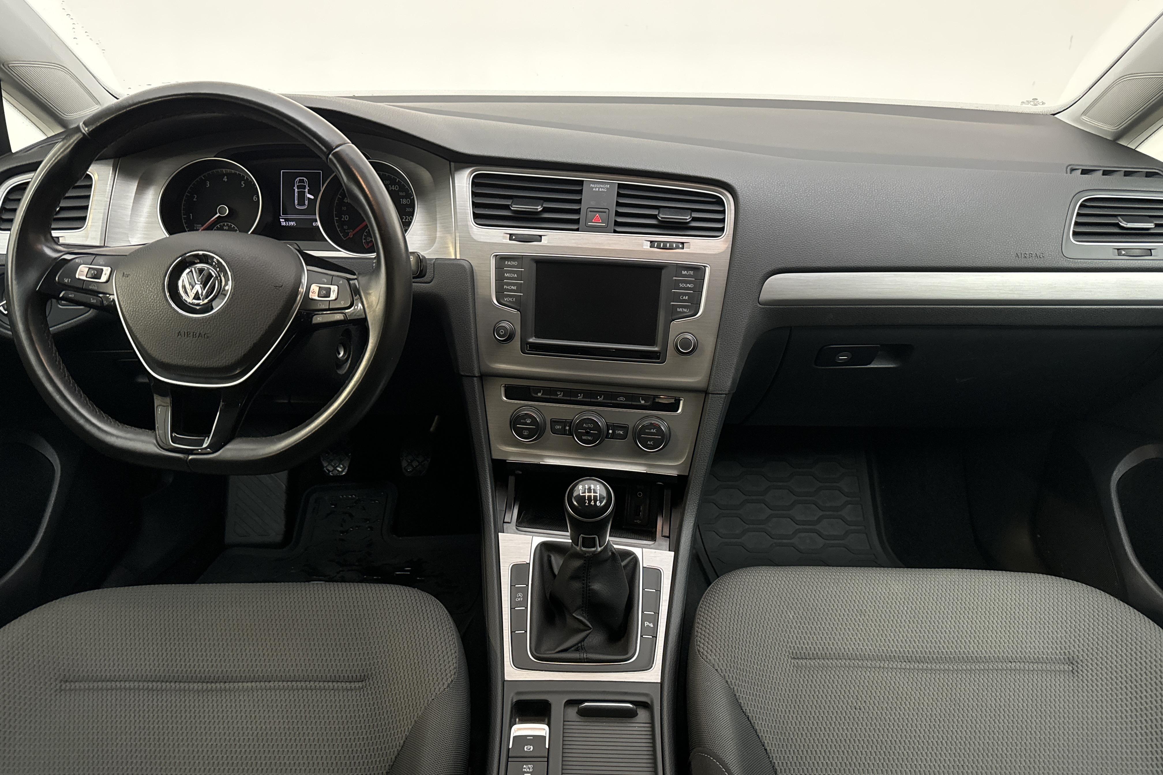 VW Golf VII 1.2 TSI Sportscombi (110hk) - 183 390 km - Käsitsi - hõbe - 2016