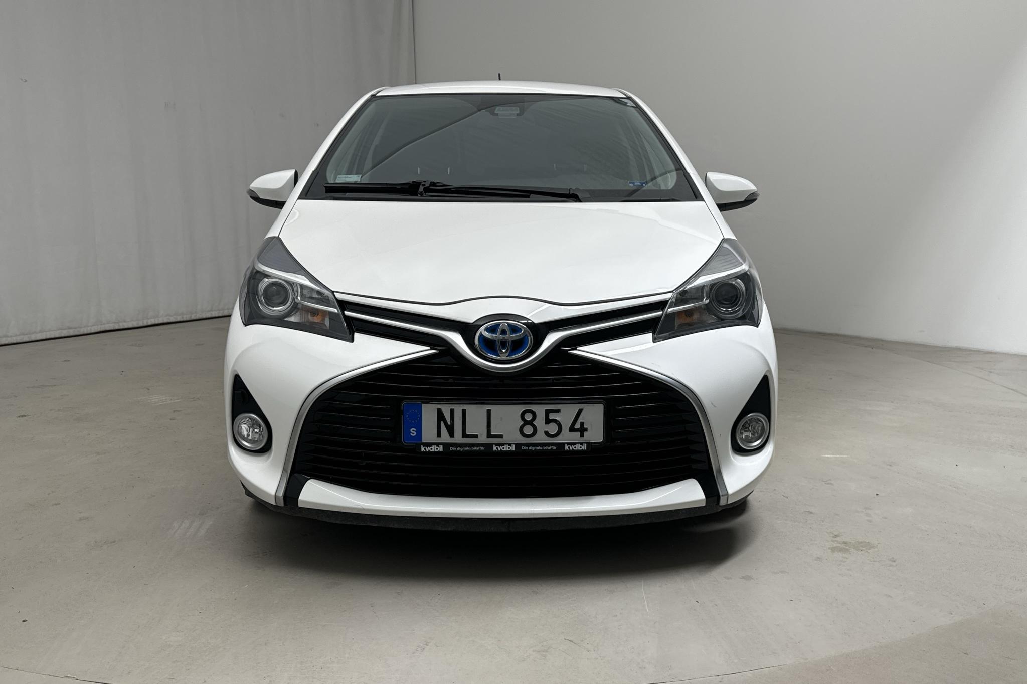 Toyota Yaris 1.5 HSD 5dr (75hk) - 49 950 km - Automatyczna - biały - 2016