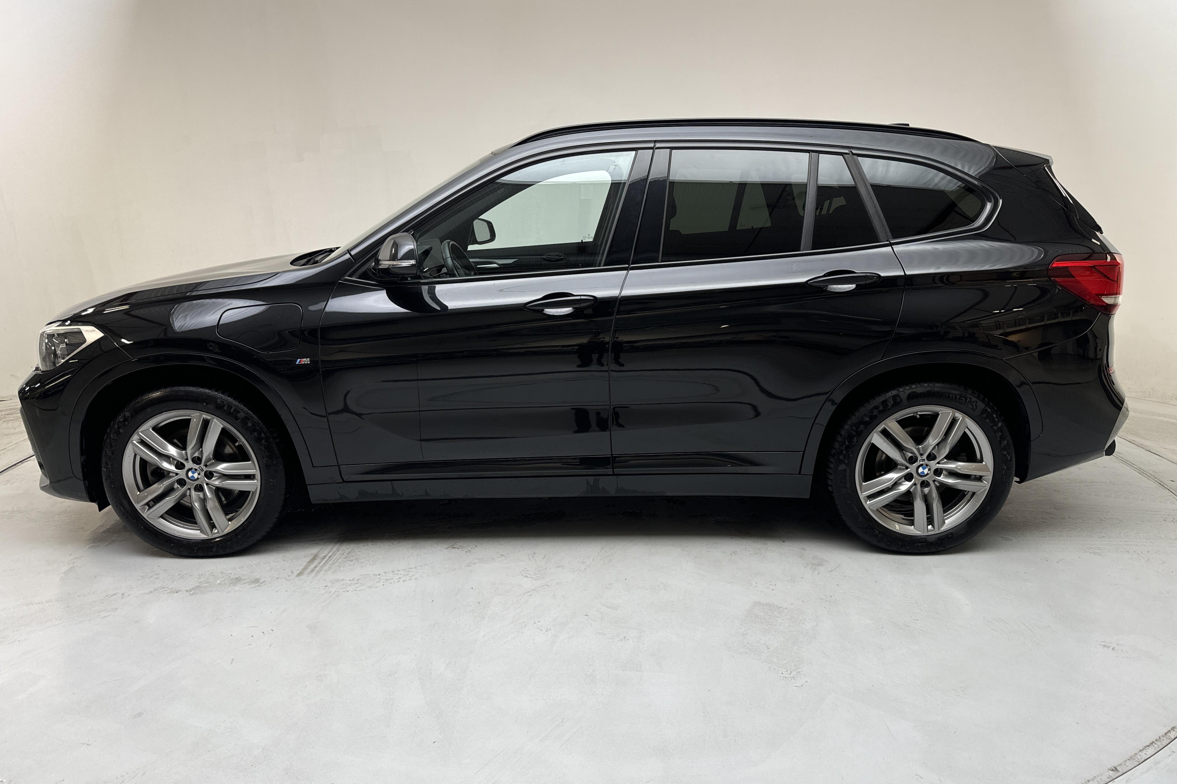 BMW X1 xDrive25e 9,7 kWh LCI, F48 (220hk) - 7 305 mil - Automat - svart - 2022