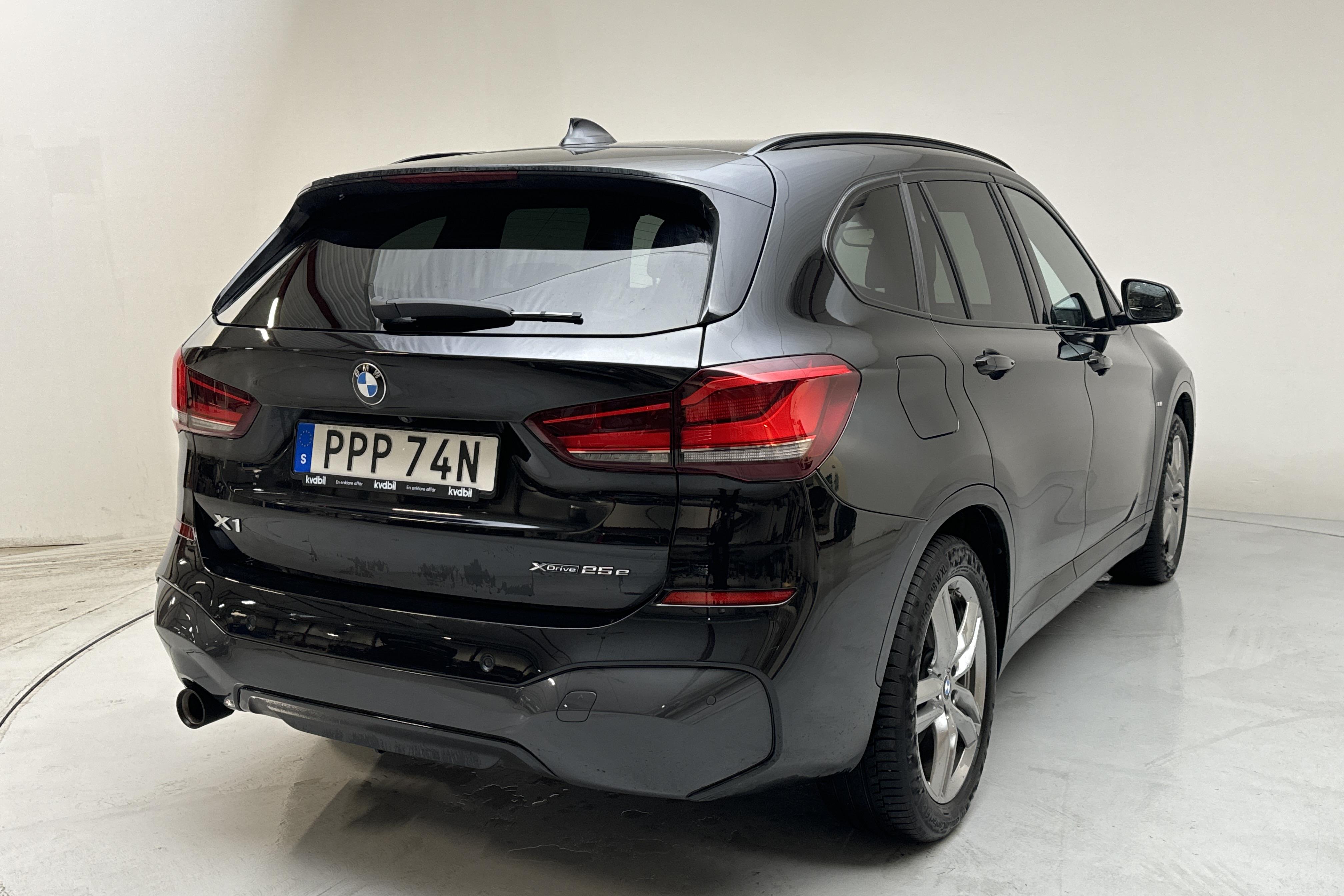 BMW X1 xDrive25e 9,7 kWh LCI, F48 (220hk) - 7 305 mil - Automat - svart - 2022