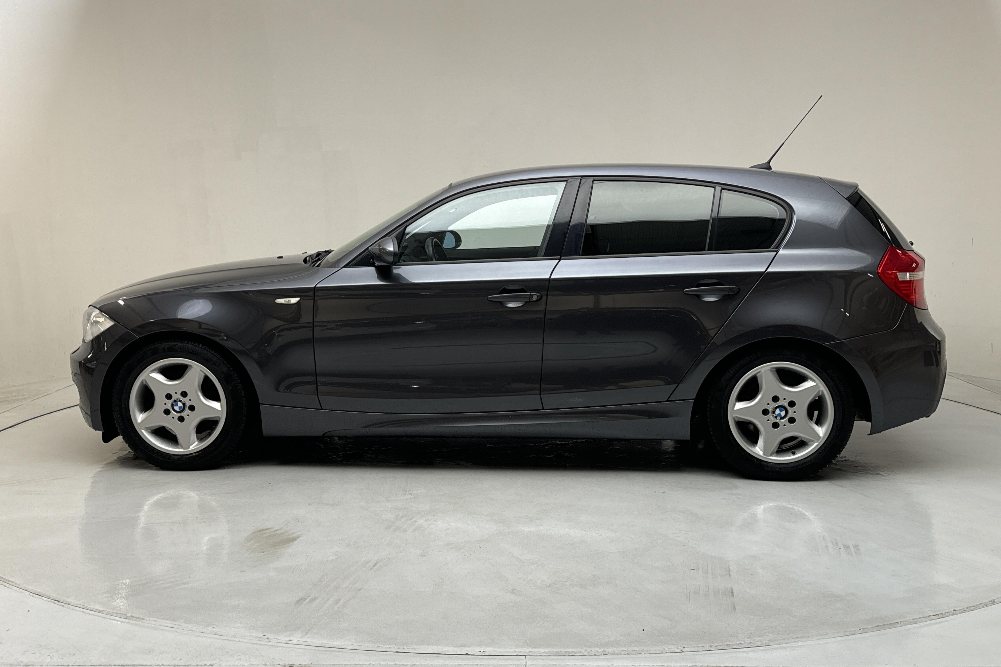 BMW 120i 5dr, E87 (170hk) - 64 540 km - Manual - gray - 2007