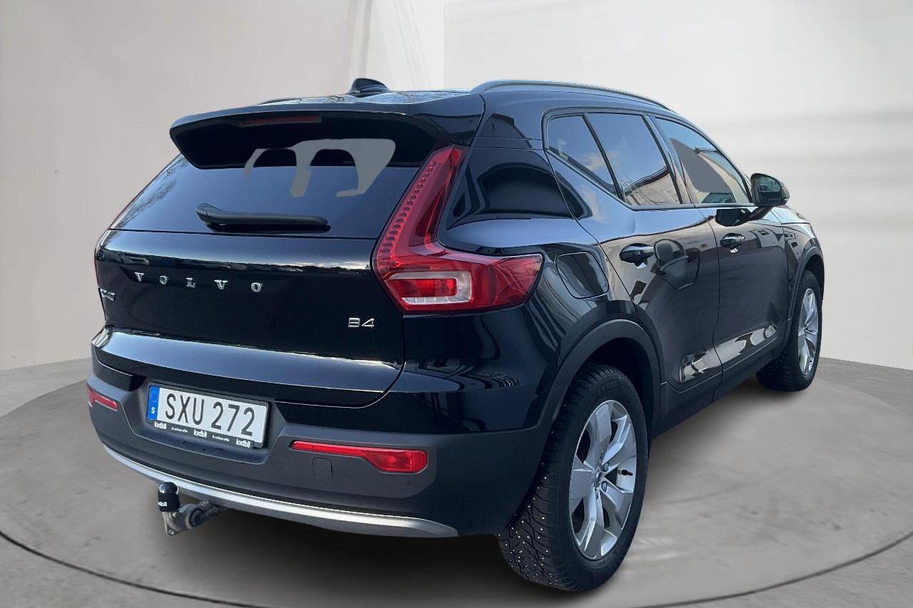 Volvo XC40 B4 2WD (197hk) - 11 290 mil - Automat - svart - 2022