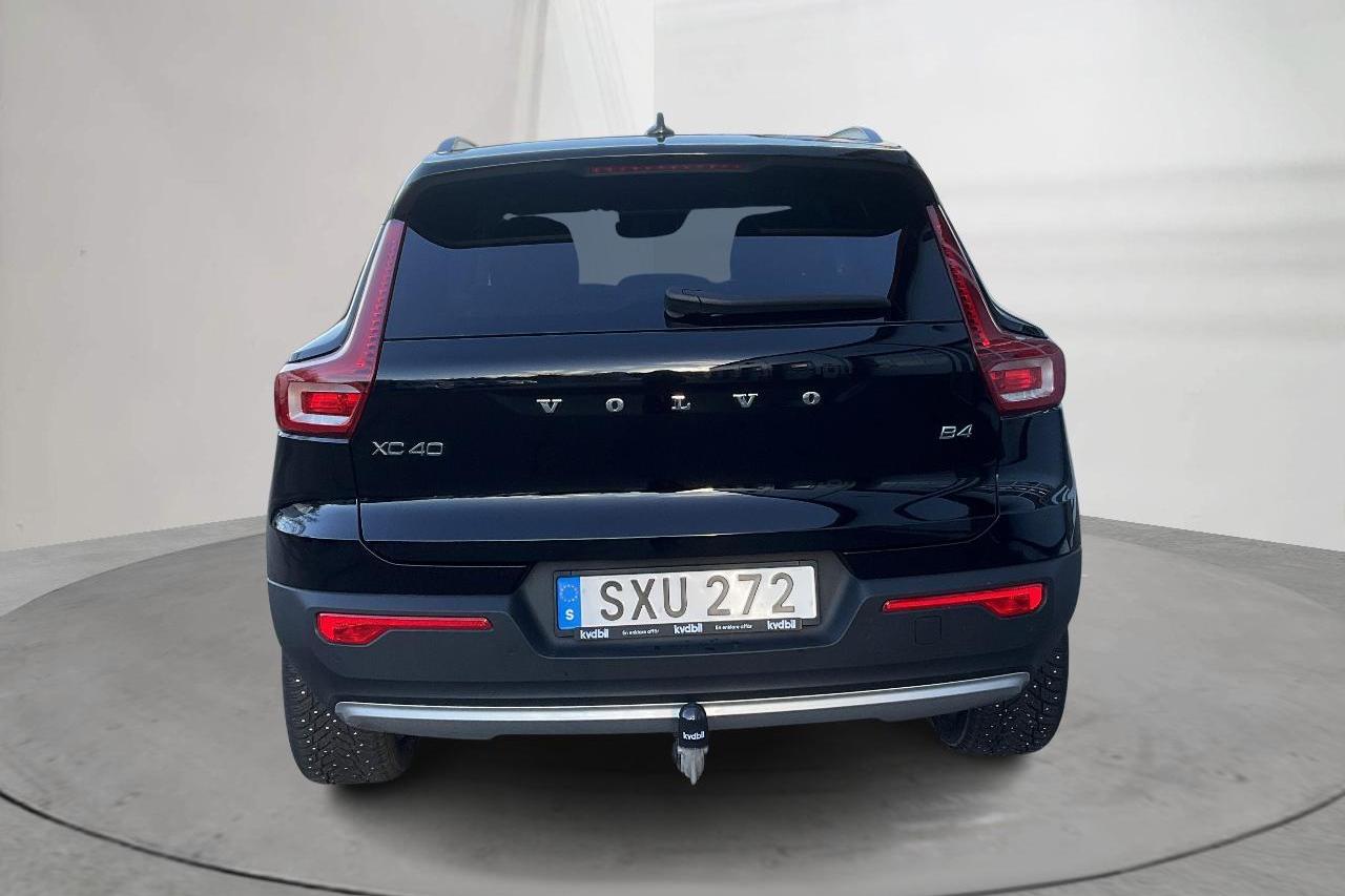 Volvo XC40 B4 2WD (197hk) - 11 290 mil - Automat - svart - 2022