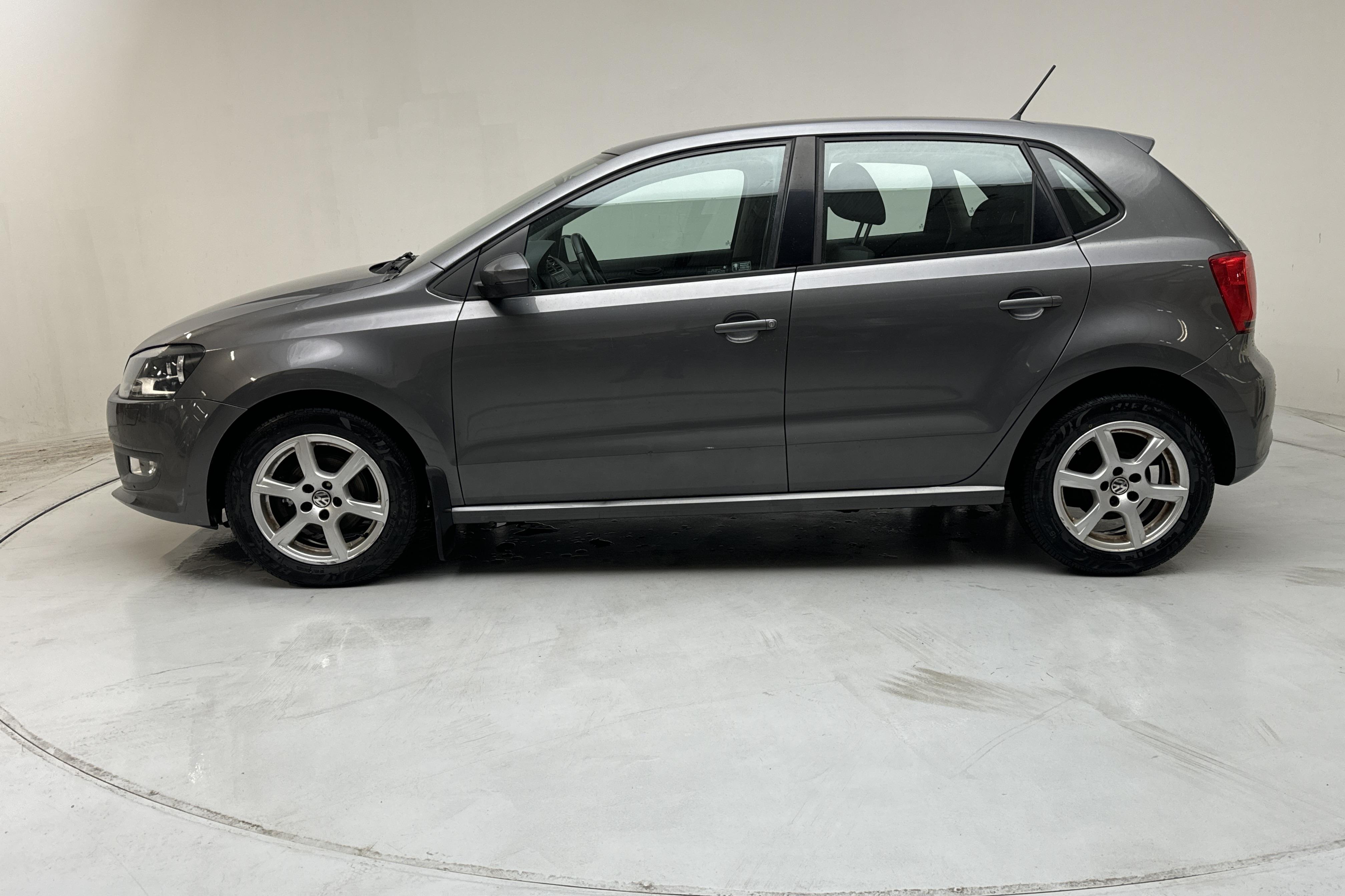 VW Polo 1.4 5dr (85hk) - 9 164 mil - Manuell - Dark Grey - 2012