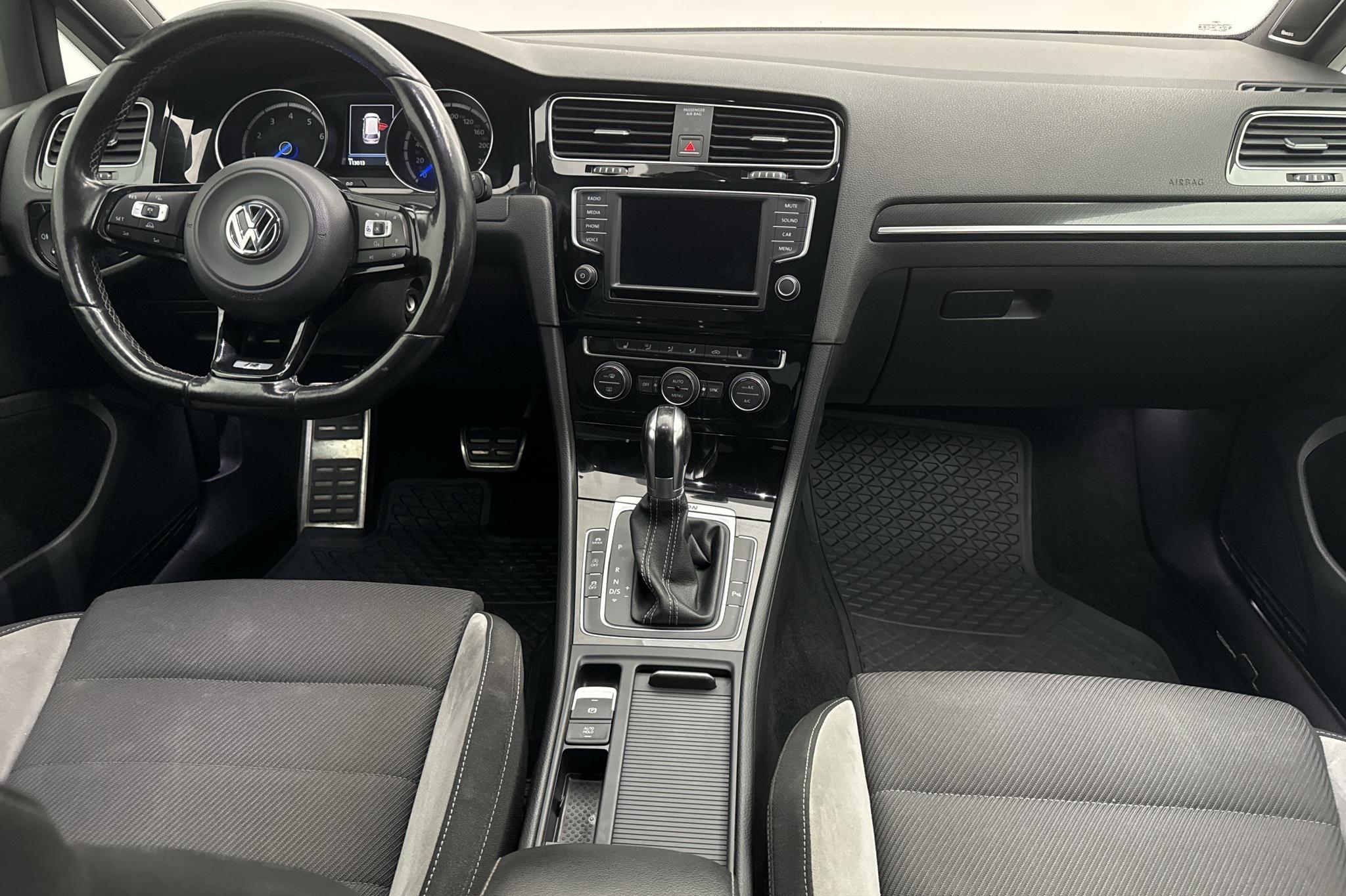 VW Golf VII 2.0 TSI R Sportscombi 4Motion (300hk) - 113 020 km - Automatyczna - czerwony - 2017