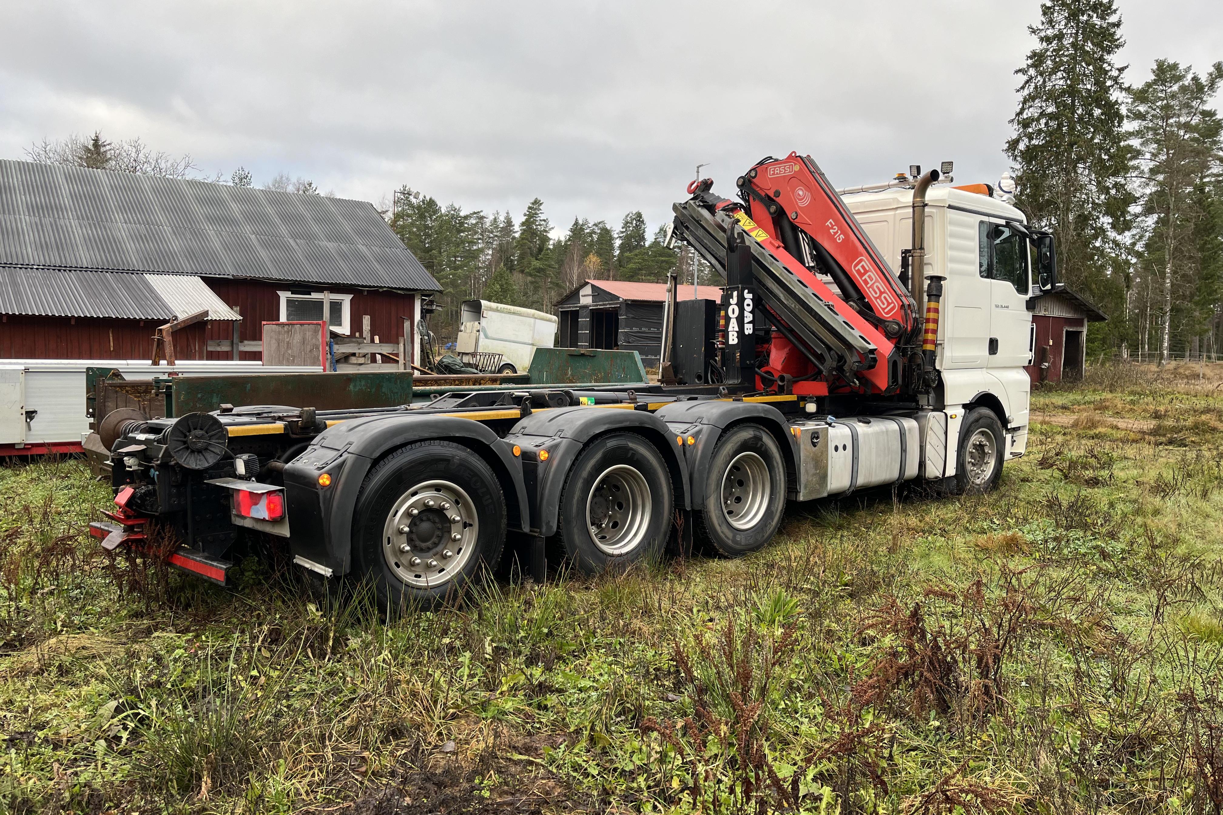 MAN TGX 35.440 8X4-4 BL - 389 065 km - Automatic - white - 2012