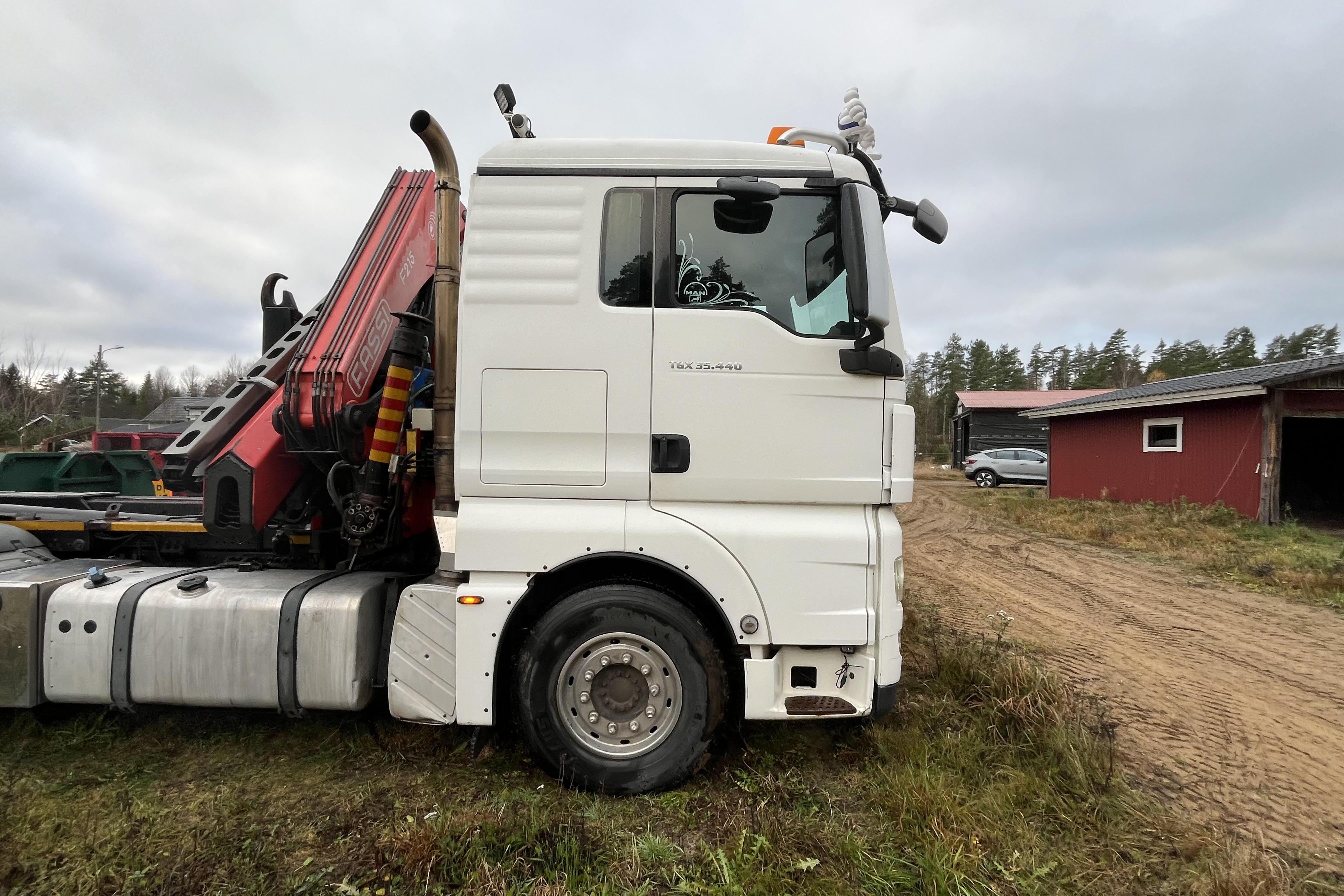 MAN TGX 35.440 8X4-4 BL - 389 065 km - Automatic - white - 2012