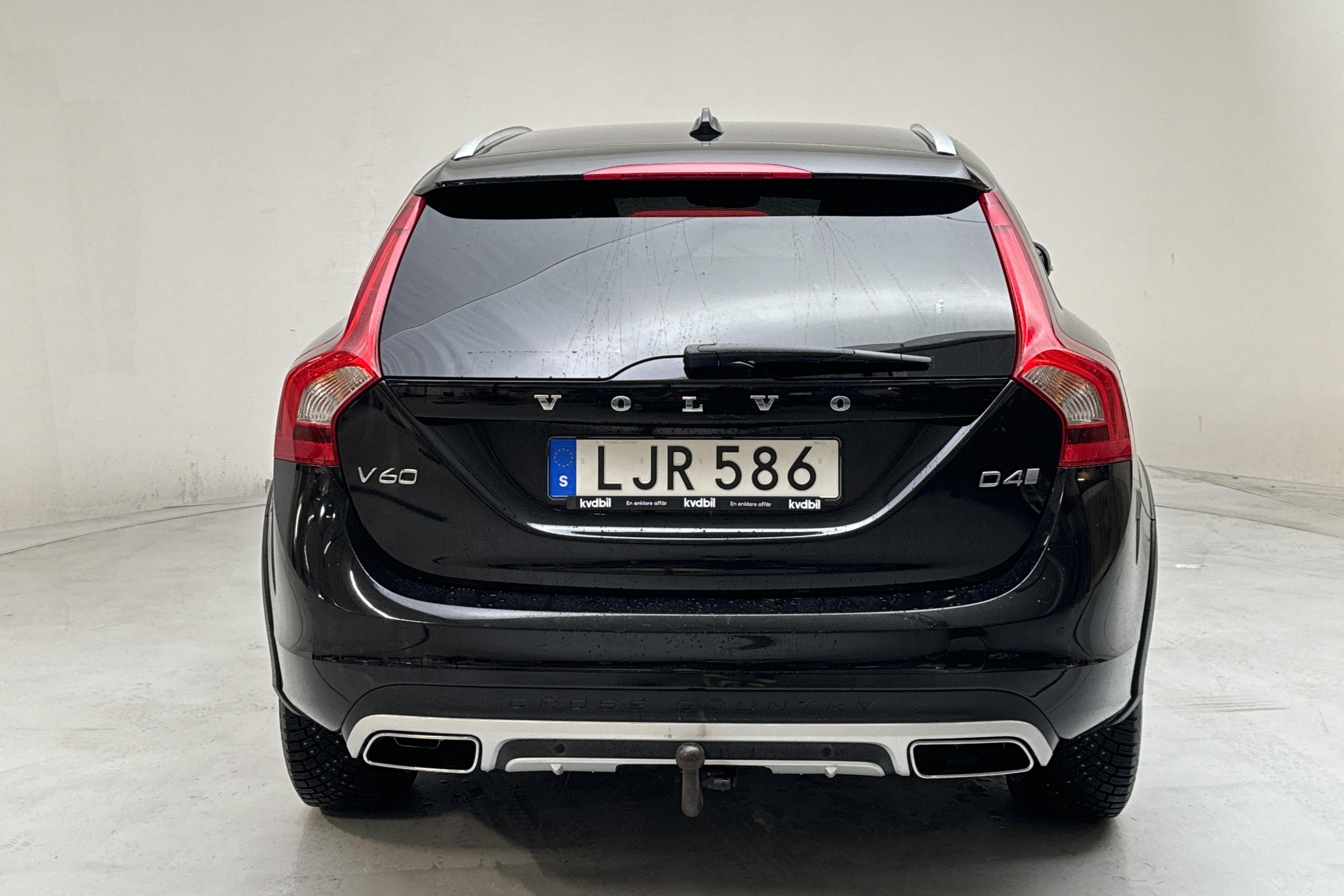 Volvo V60 D4 Cross Country (190hk) - 168 800 km - Manuaalinen - musta - 2018