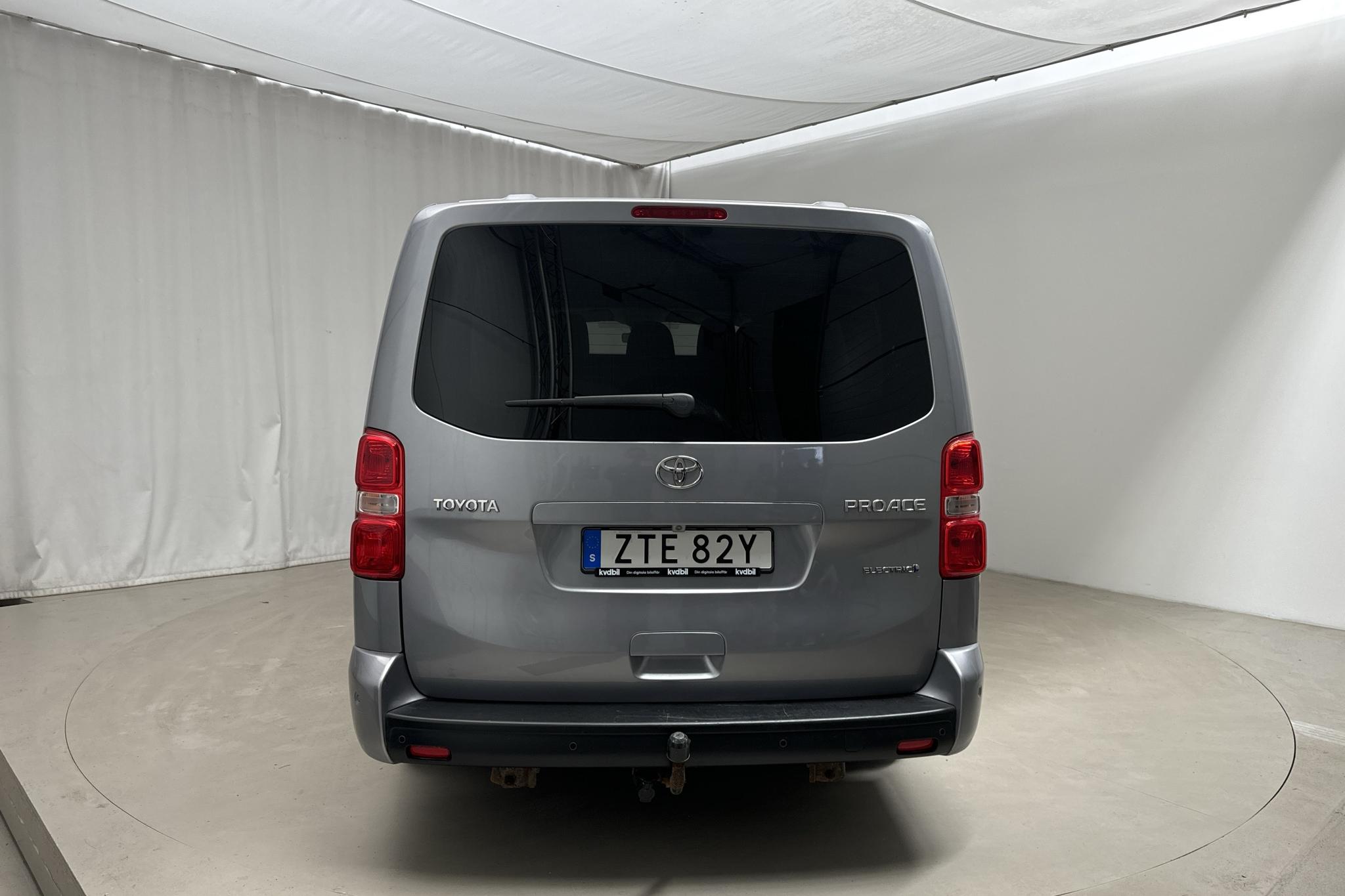 Toyota PROACE Crew Electric Skåp 50 kWh (136hk) - 76 820 km - Automaatne - hõbe - 2021