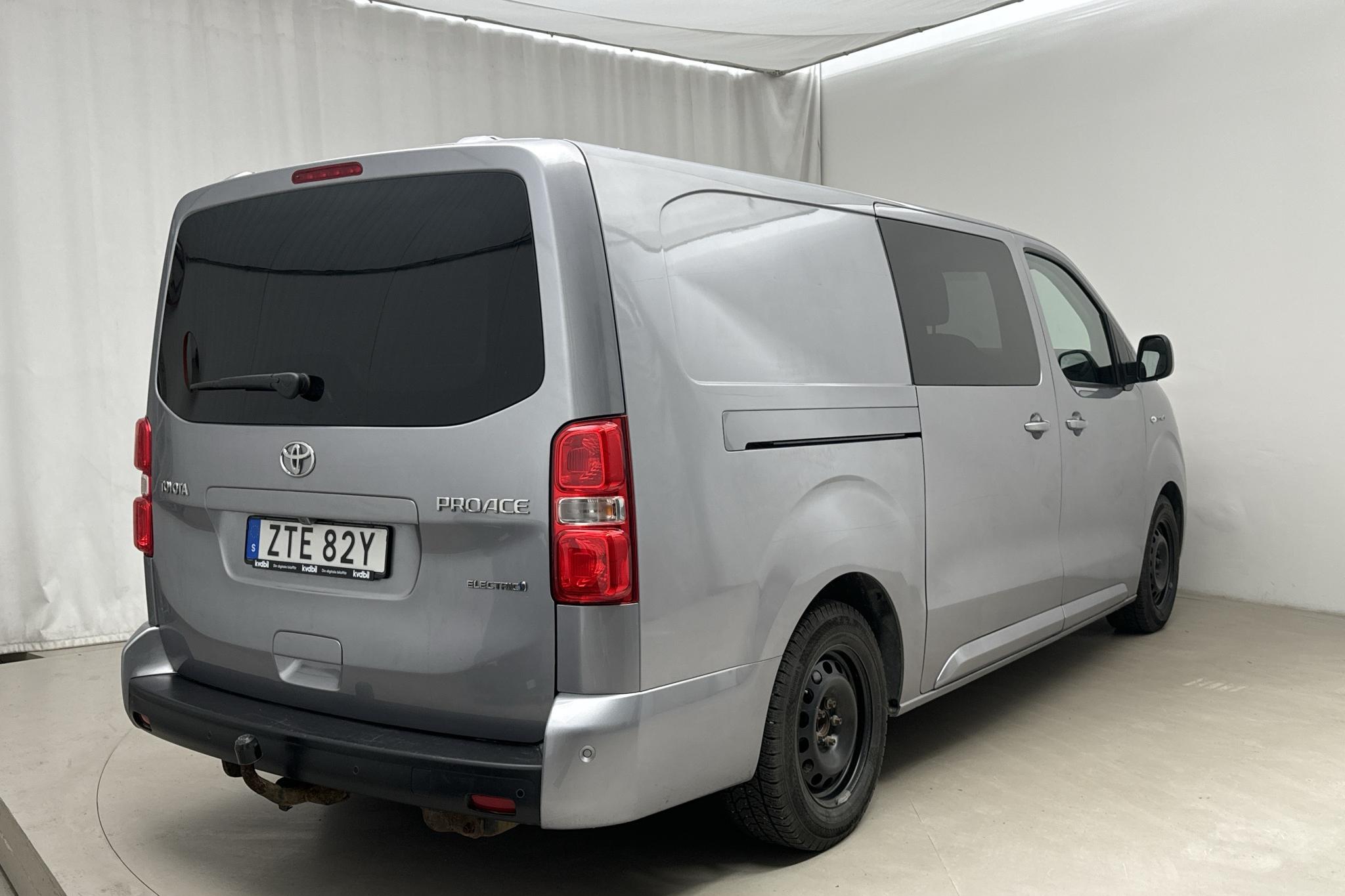 Toyota PROACE Crew Electric Skåp 50 kWh (136hk) - 76 820 km - Automaatne - hõbe - 2021