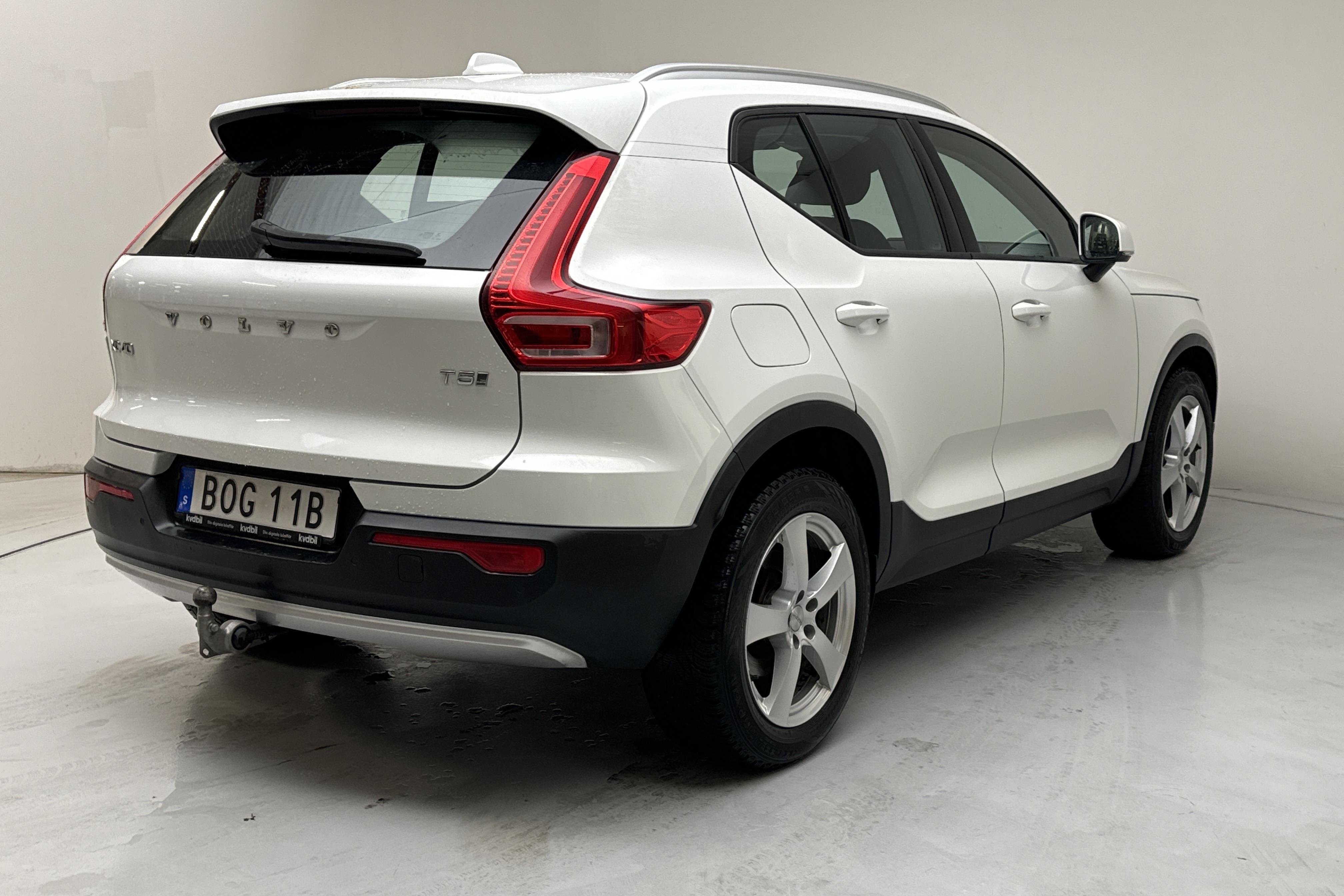 Volvo XC40 T5 2WD Twin Engine (262hk) - 102 000 km - Automatyczna - biały - 2020