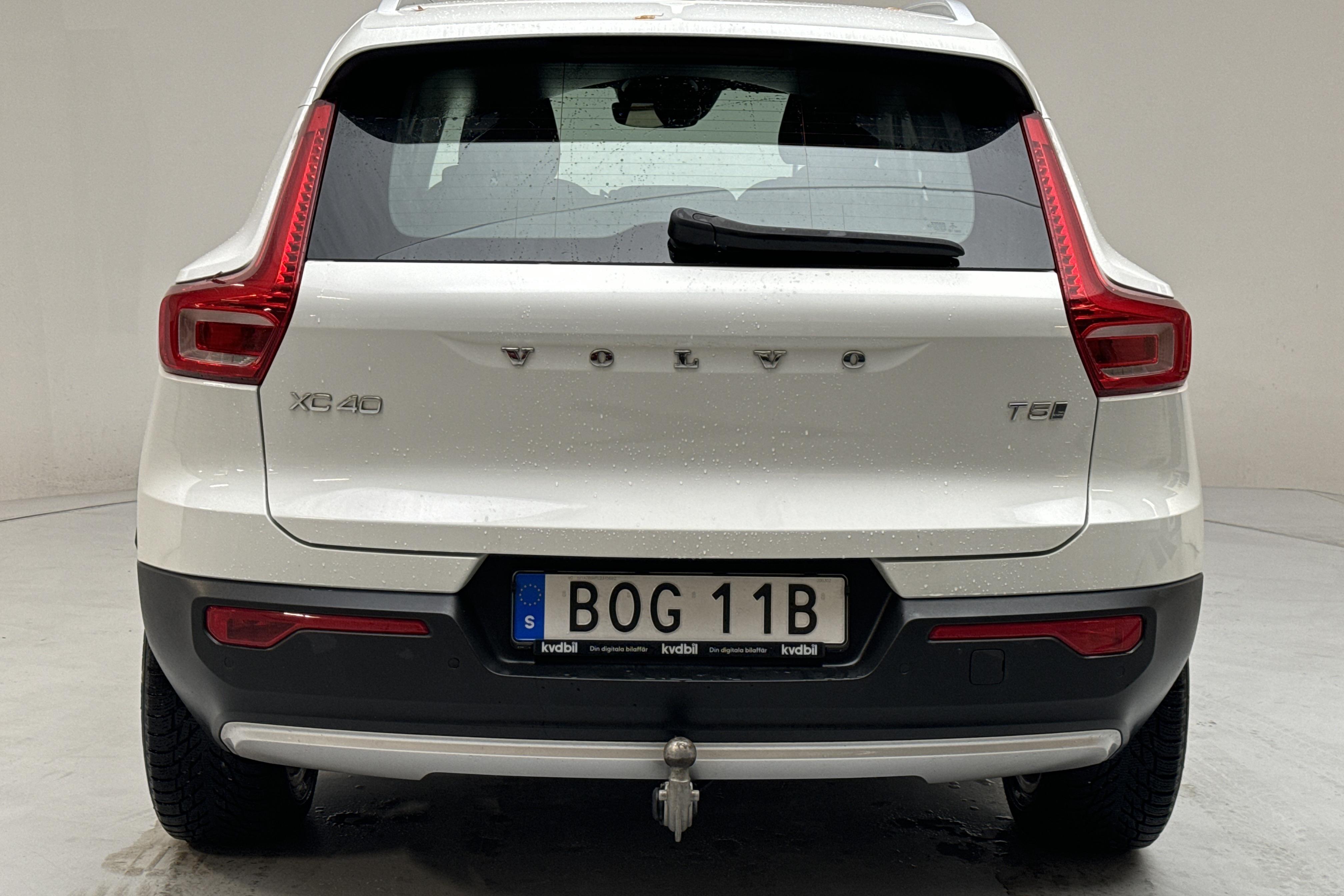 Volvo XC40 T5 2WD Twin Engine (262hk) - 102 000 km - Automatyczna - biały - 2020