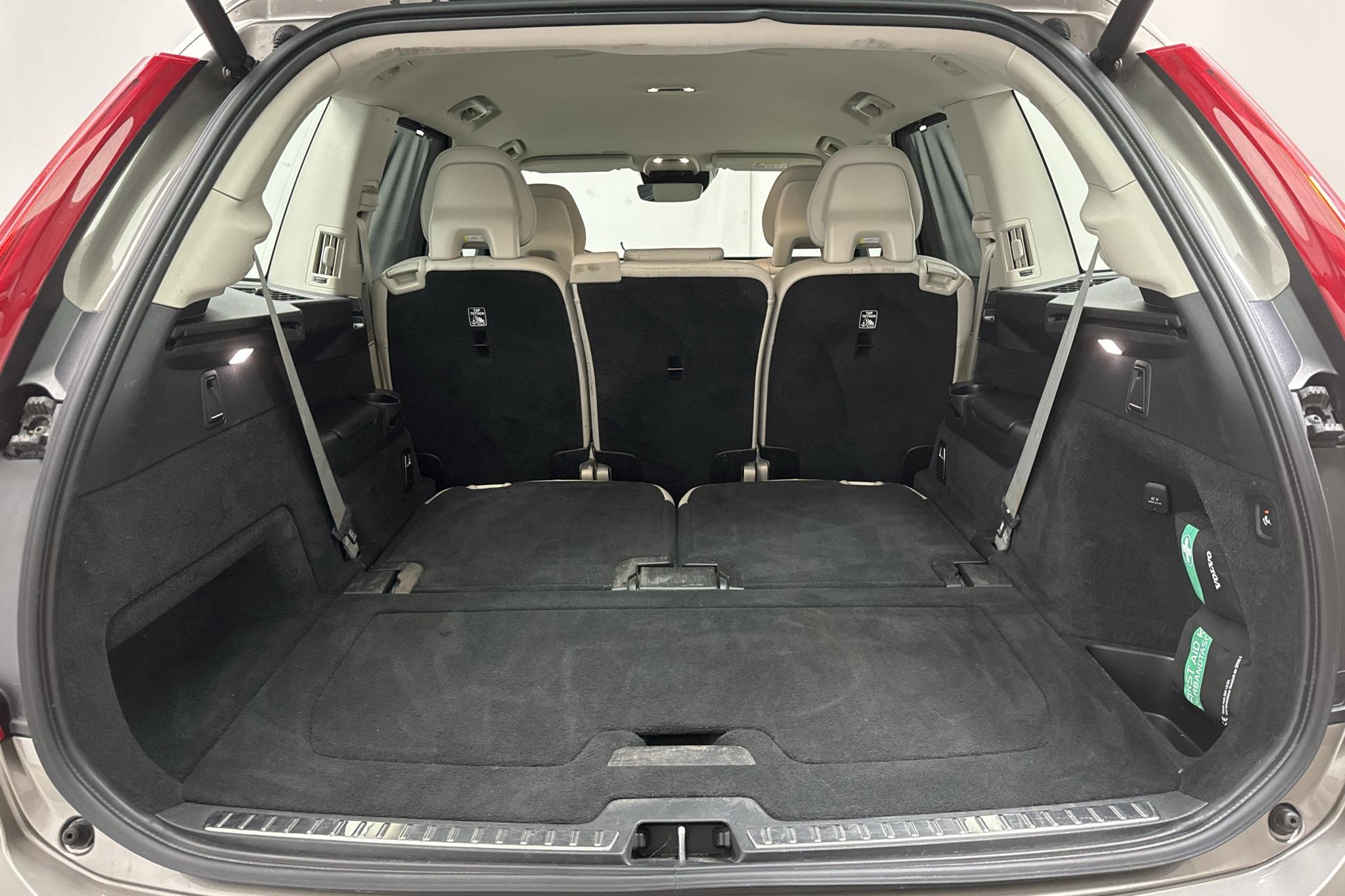 Volvo XC90 T8 AWD Twin Engine (390hk) - 6 800 mil - Automat - grå - 2022