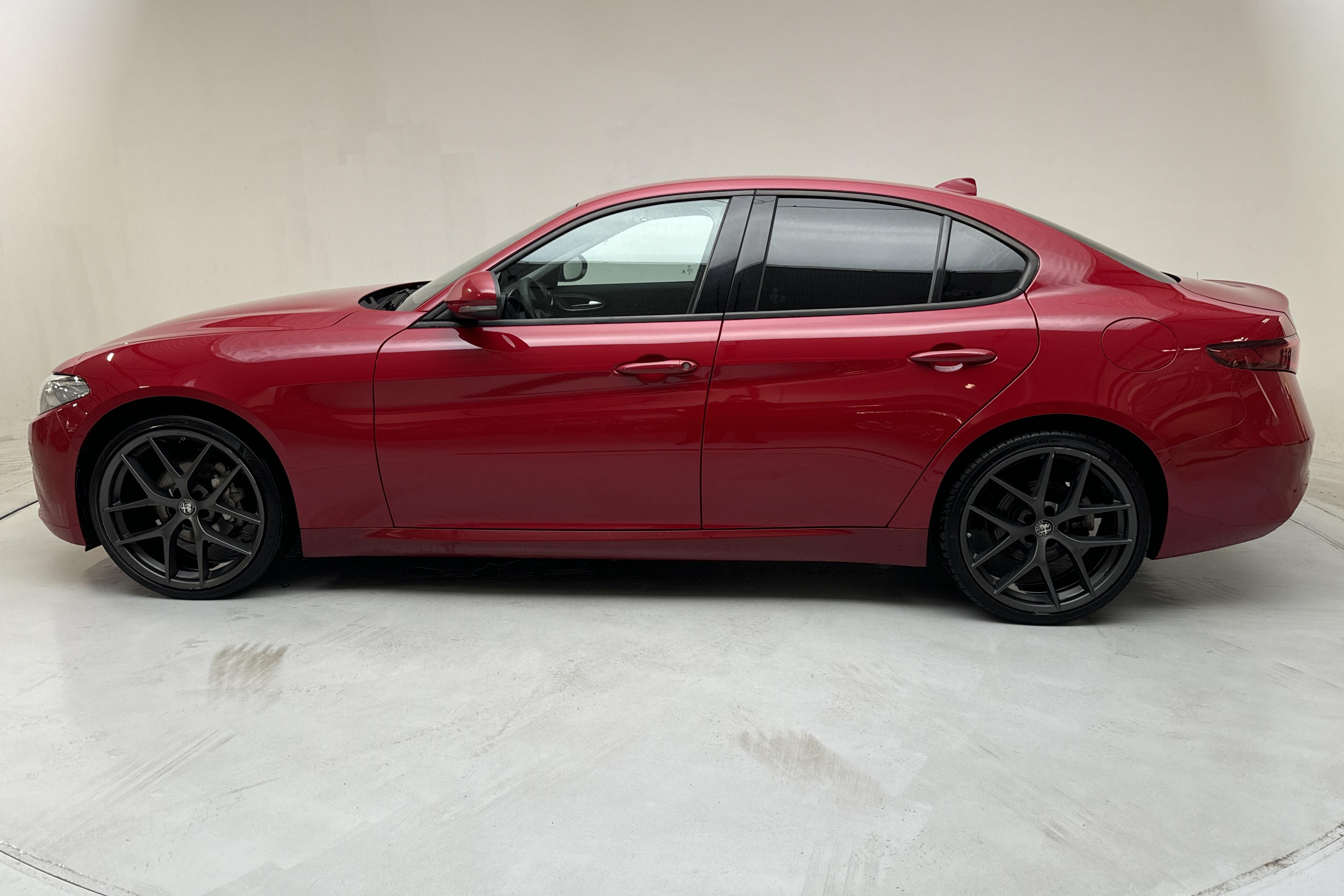 Alfa Romeo Giulia 2.0 (200hk) - 83 120 km - Automaatne - punane - 2020