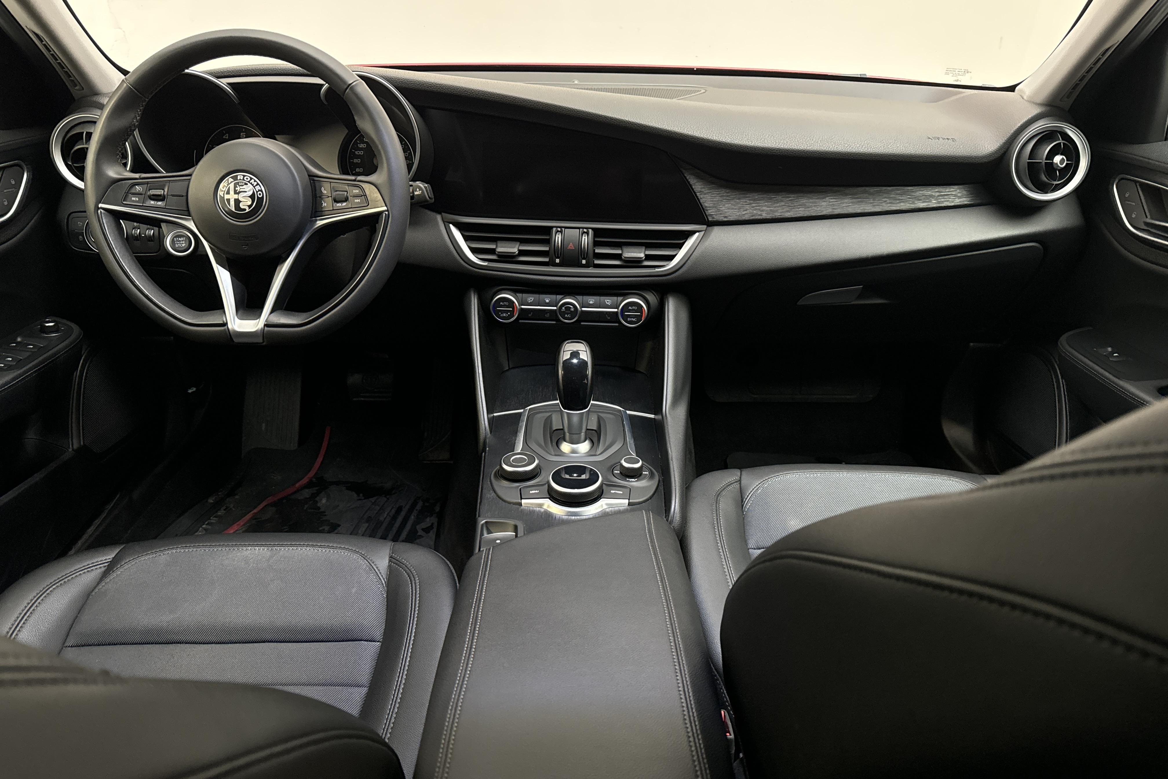 Alfa Romeo Giulia 2.0 (200hk) - 83 120 km - Automaatne - punane - 2020