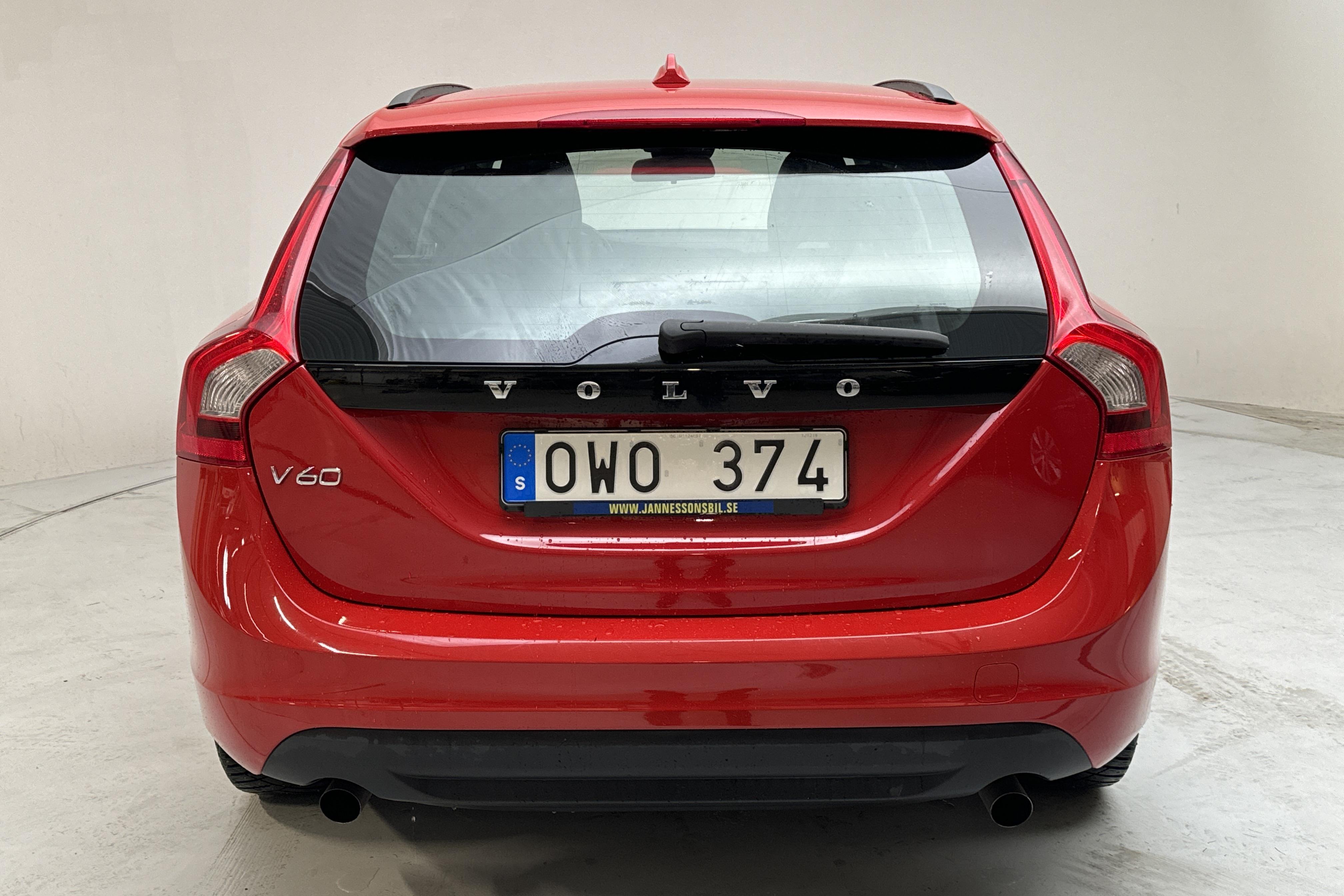 Volvo V60 T3 (150hk) - 14 121 mil - Manuell - röd - 2013