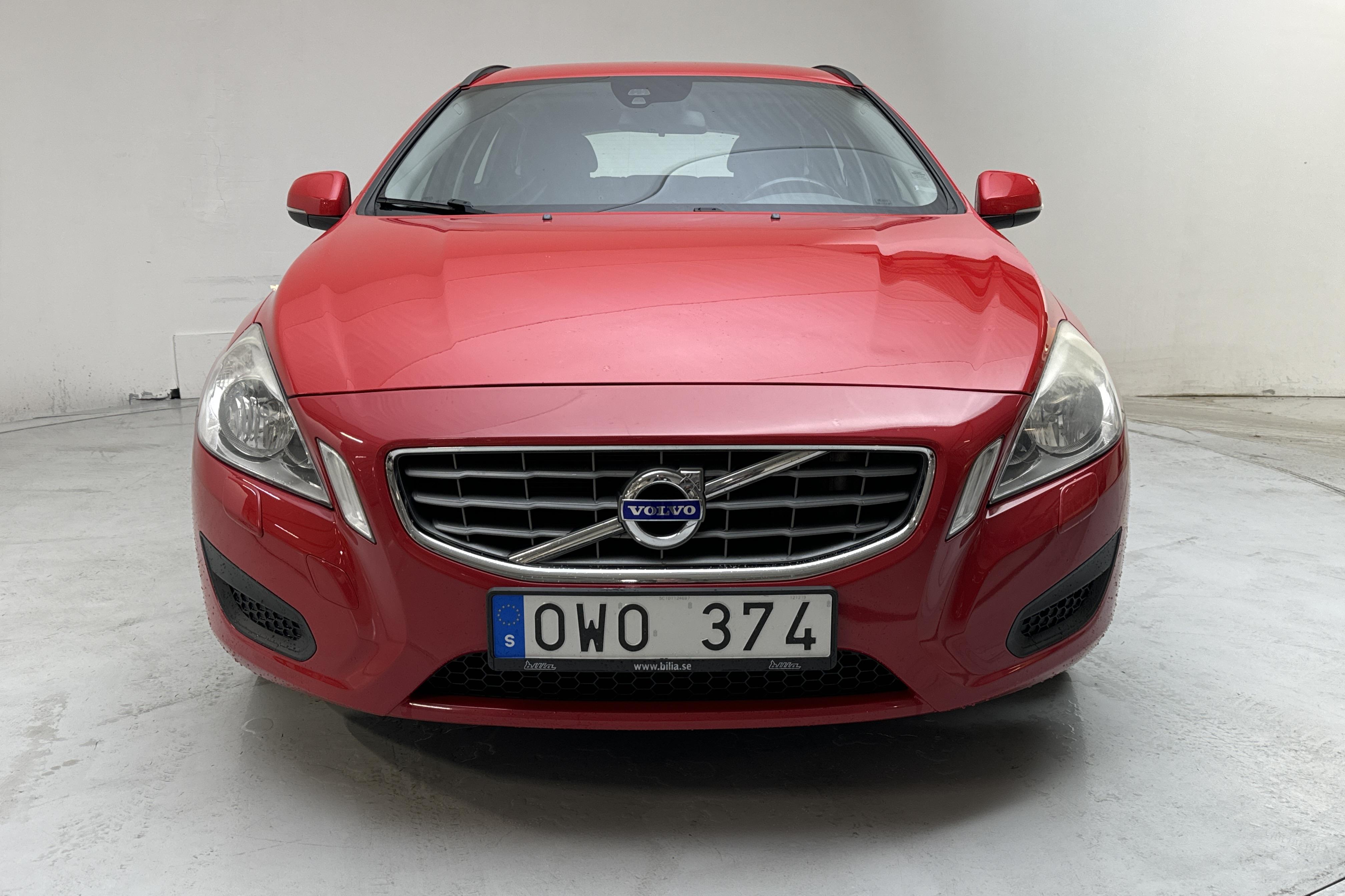 Volvo V60 T3 (150hk) - 14 121 mil - Manuell - röd - 2013