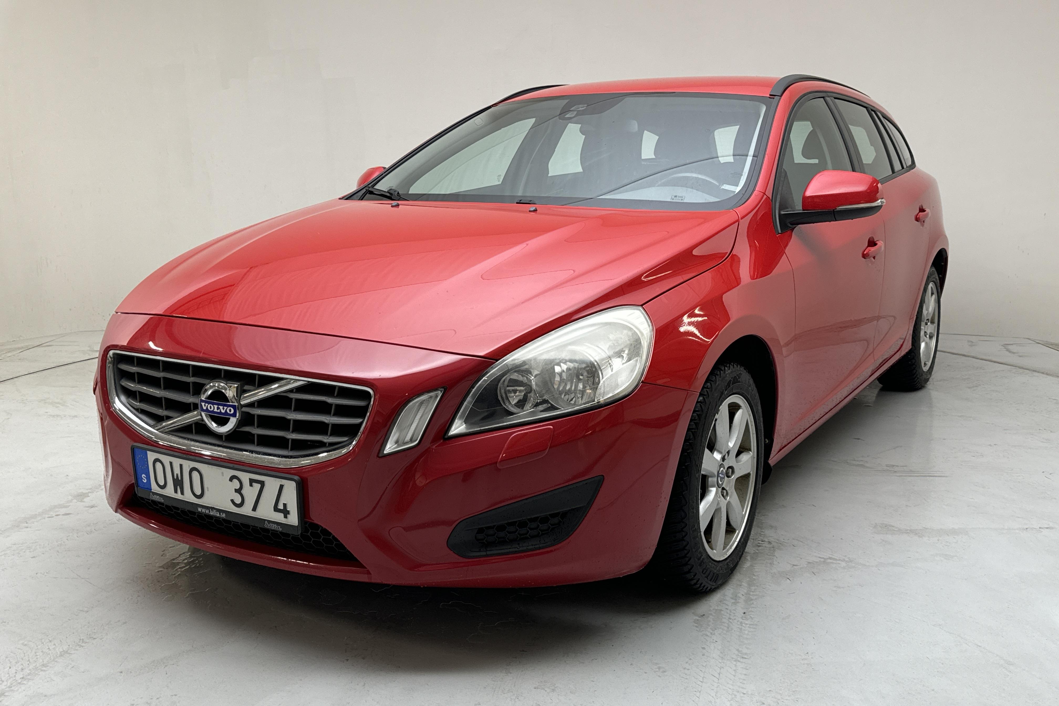 Volvo V60 T3 (150hk) - 14 121 mil - Manuell - röd - 2013