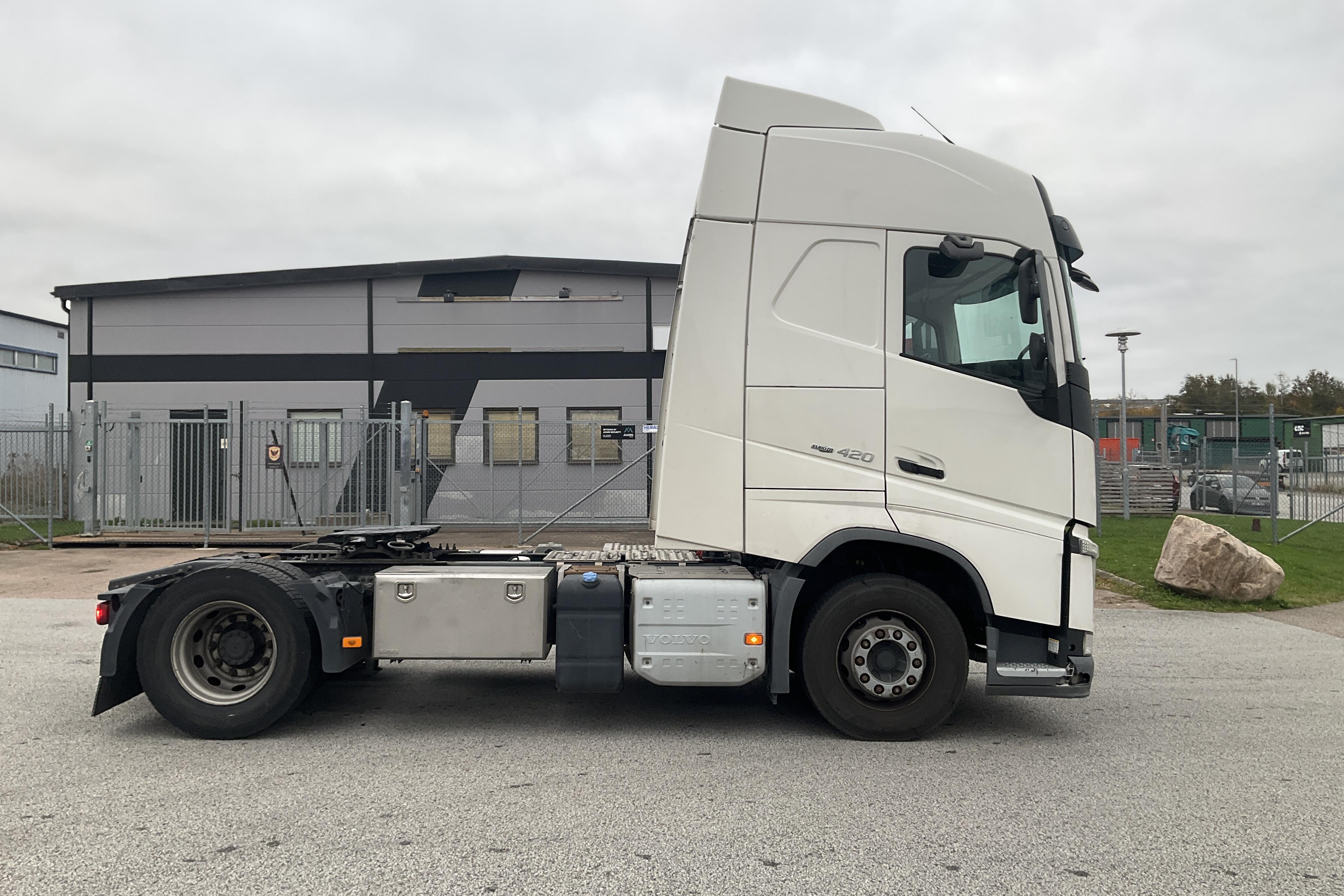 Volvo FH420 - 1 067 178 km - Automat - vit - 2015