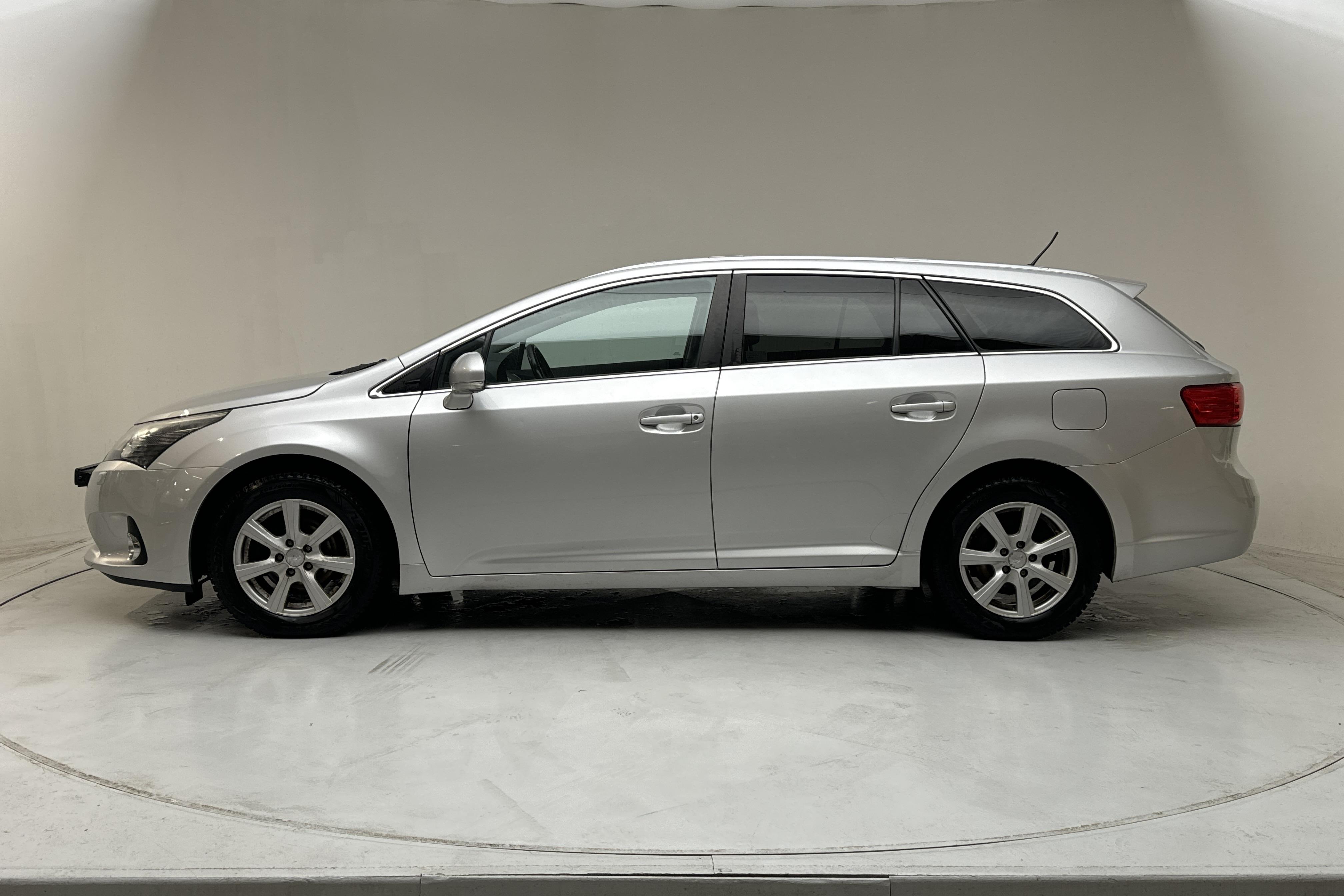 Toyota Avensis 2.0 D-4D Kombi (124hk) - 309 880 km - Manual - silver - 2012