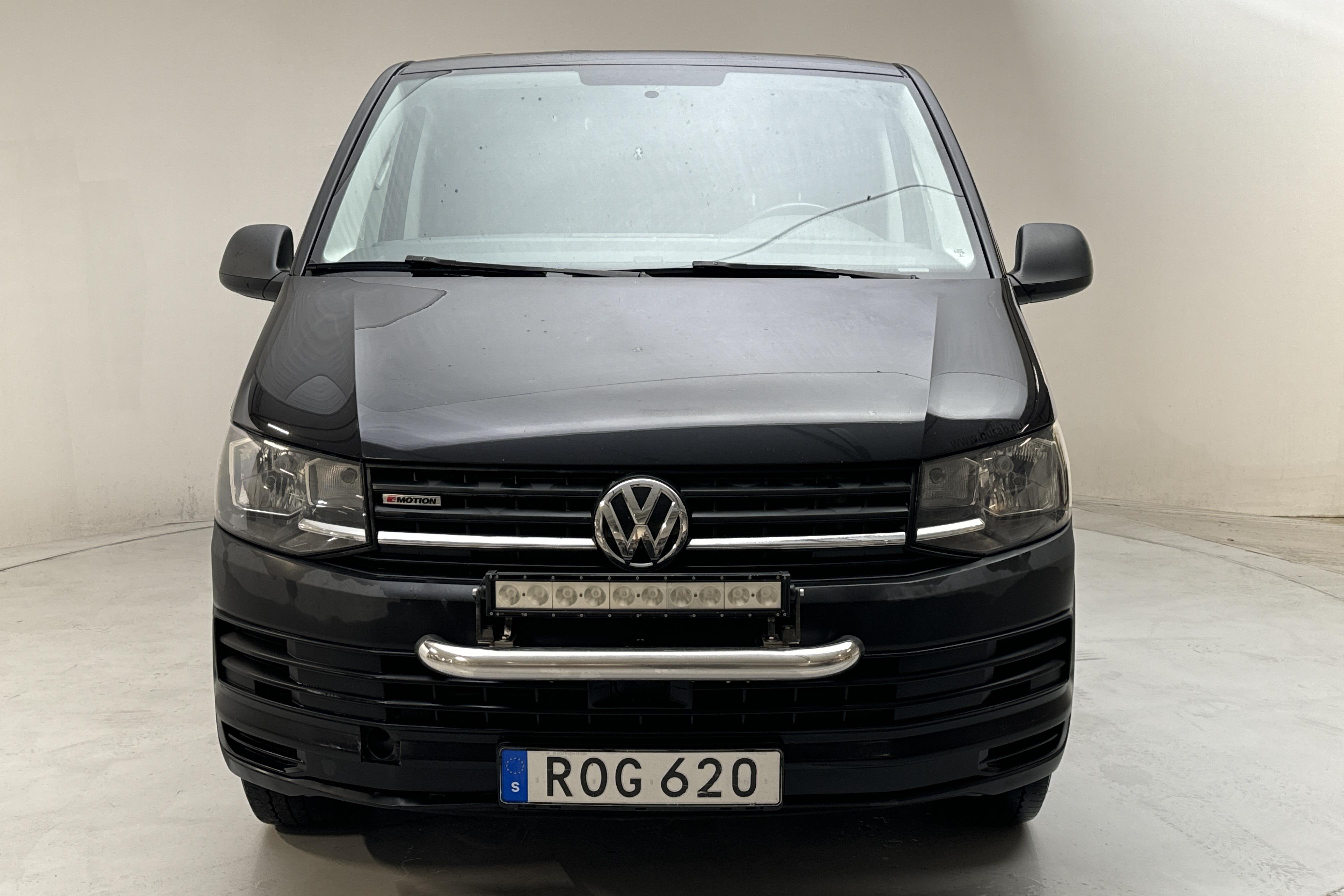 VW Transporter T6 2.0 TDI BMT Skåp 4MOTION (150hk) - 256 210 km - Automatic - black - 2017