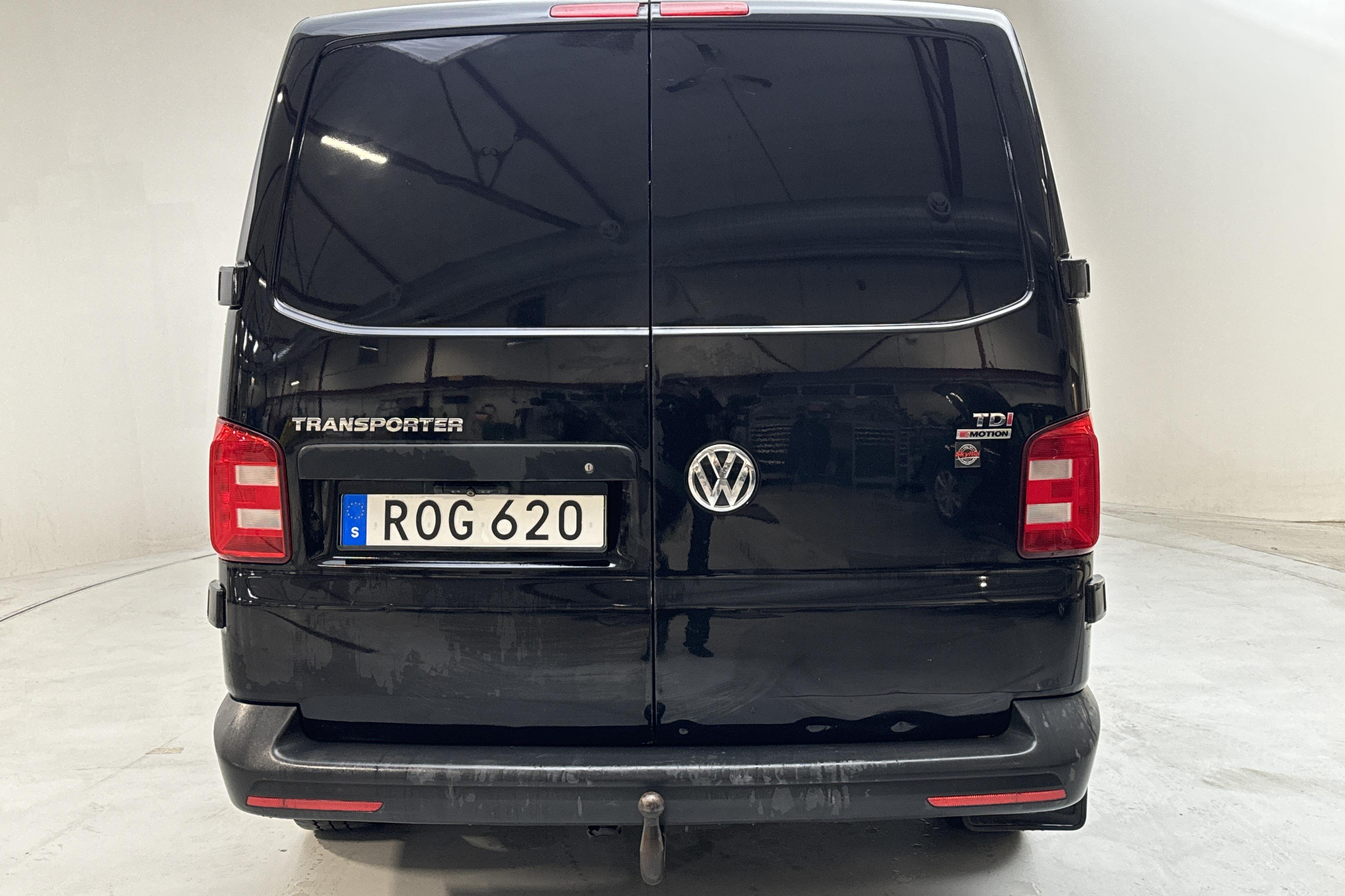 VW Transporter T6 2.0 TDI BMT Skåp 4MOTION (150hk) - 256 210 km - Automatic - black - 2017