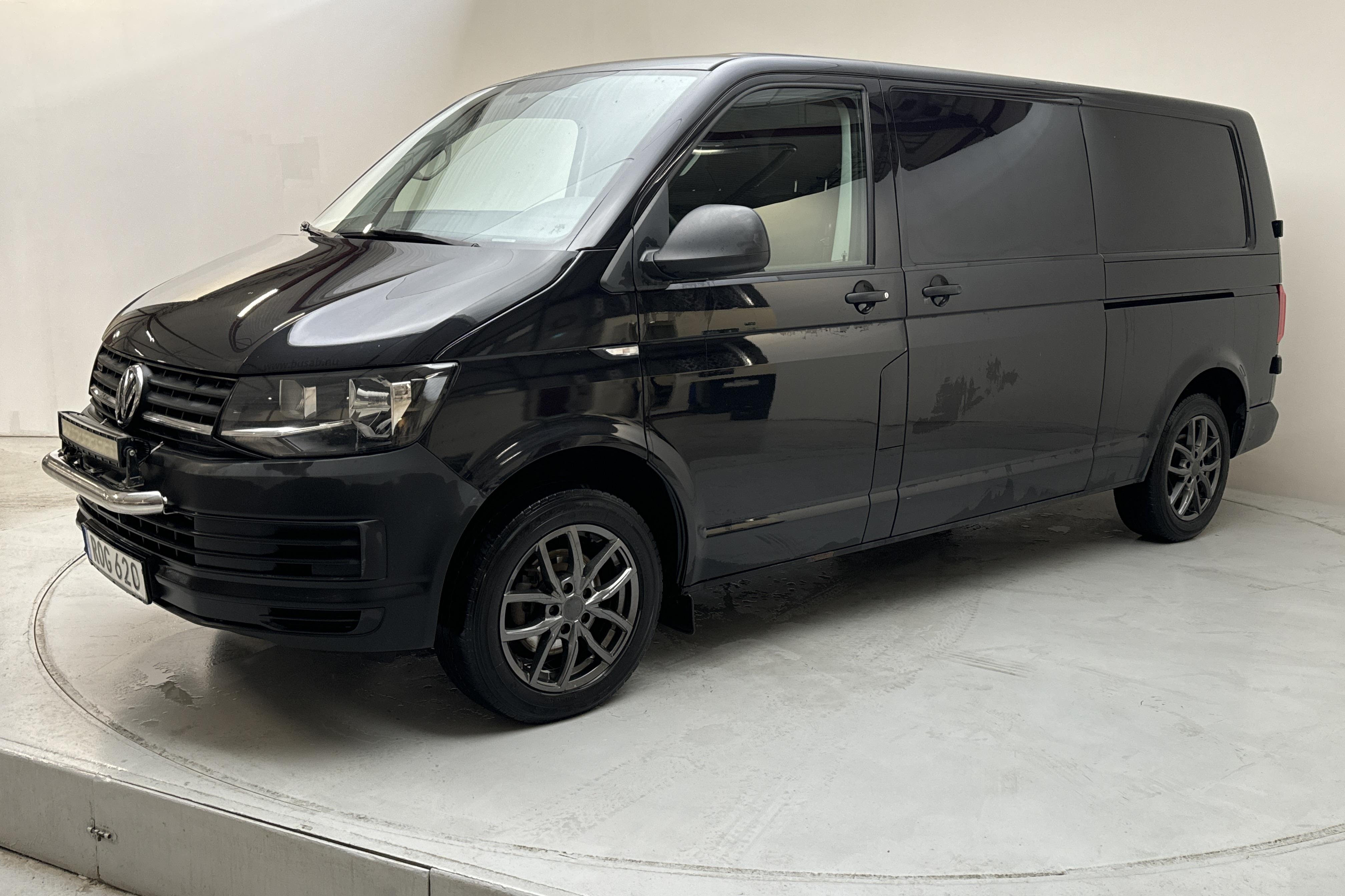 VW Transporter T6 2.0 TDI BMT Skåp 4MOTION (150hk) - 256 210 km - Automatic - black - 2017