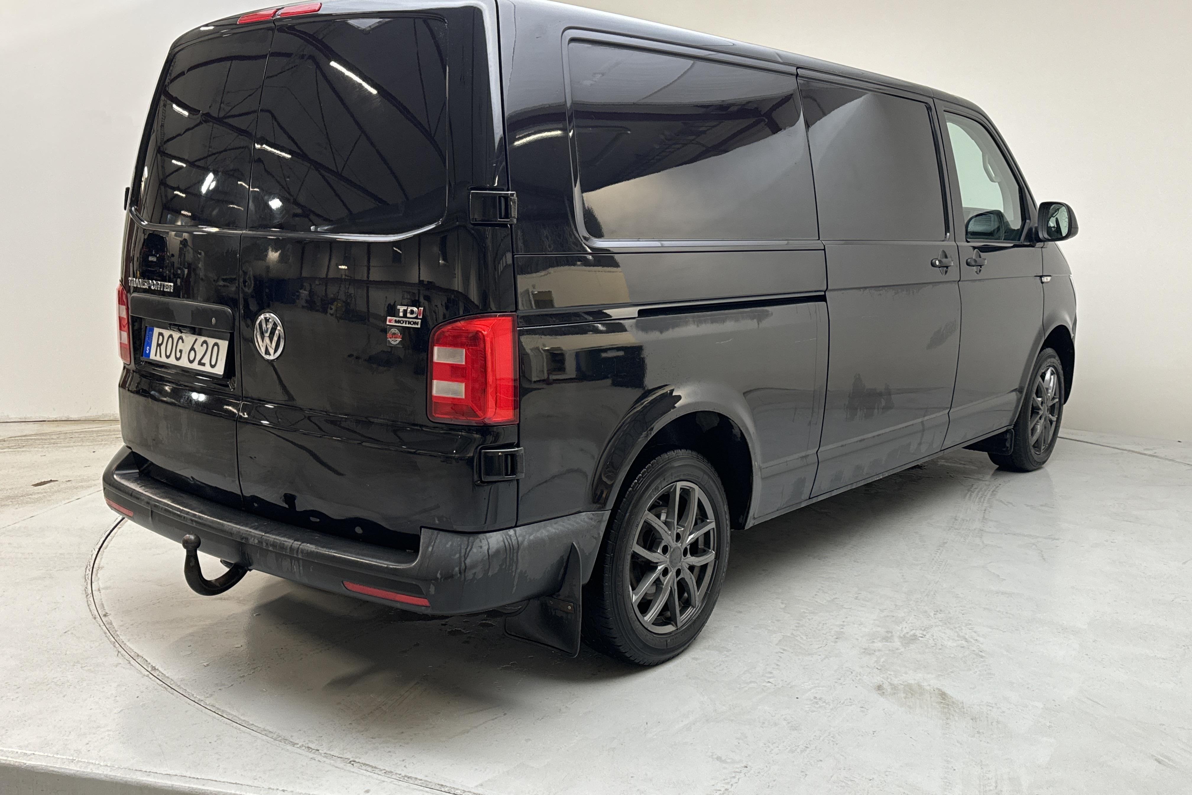 VW Transporter T6 2.0 TDI BMT Skåp 4MOTION (150hk) - 256 210 km - Automatic - black - 2017