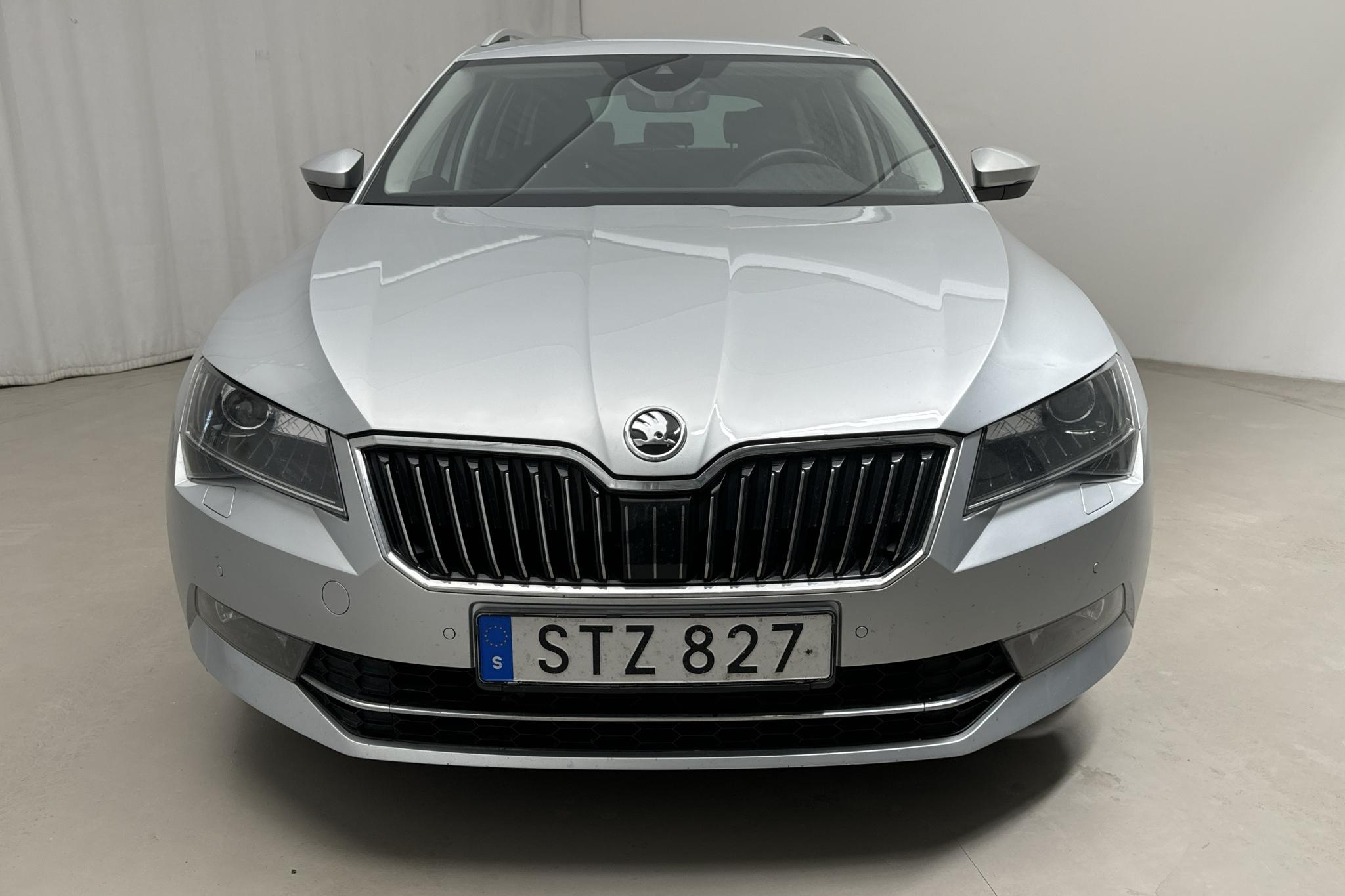 Skoda Superb 2.0 TDI 4x4 Kombi (190hk) - 77 960 km - Automatyczna - srebro - 2019