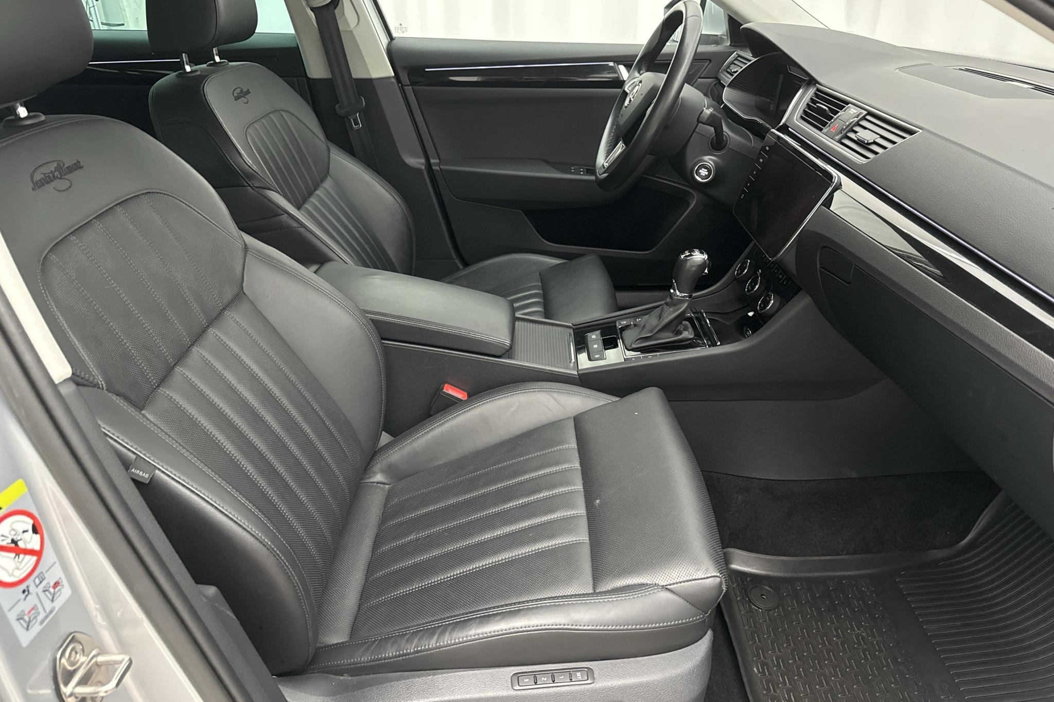 Skoda Superb 2.0 TDI 4x4 Kombi (190hk) - 77 960 km - Automatyczna - srebro - 2019