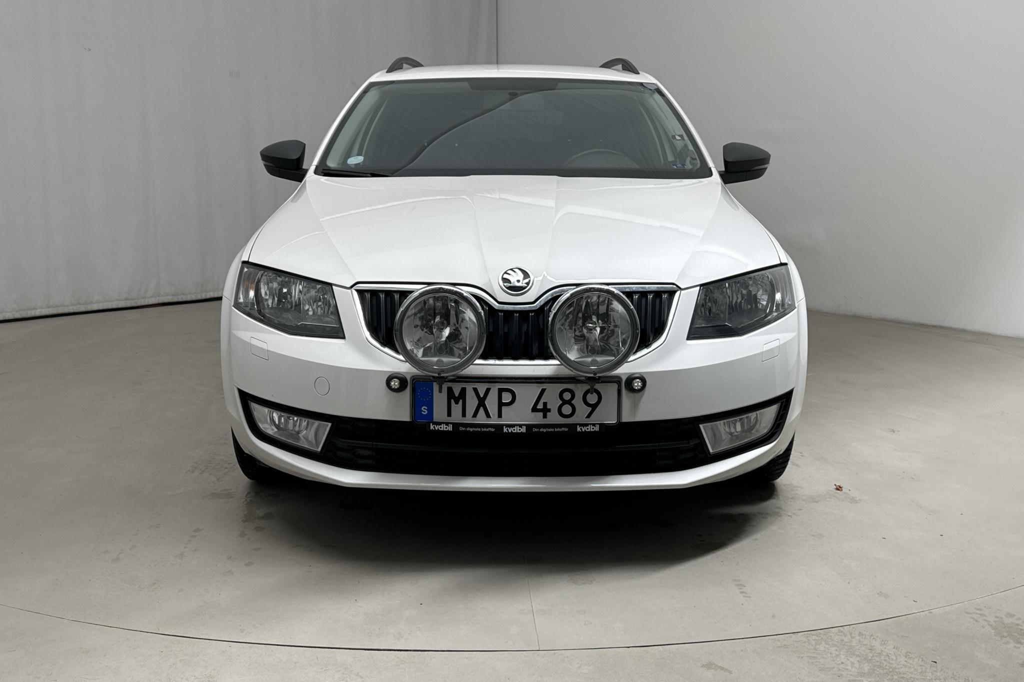 Skoda Octavia III 1.6 TDI Combi 4X4 (110hk) - 9 494 mil - Manuell - vit - 2016