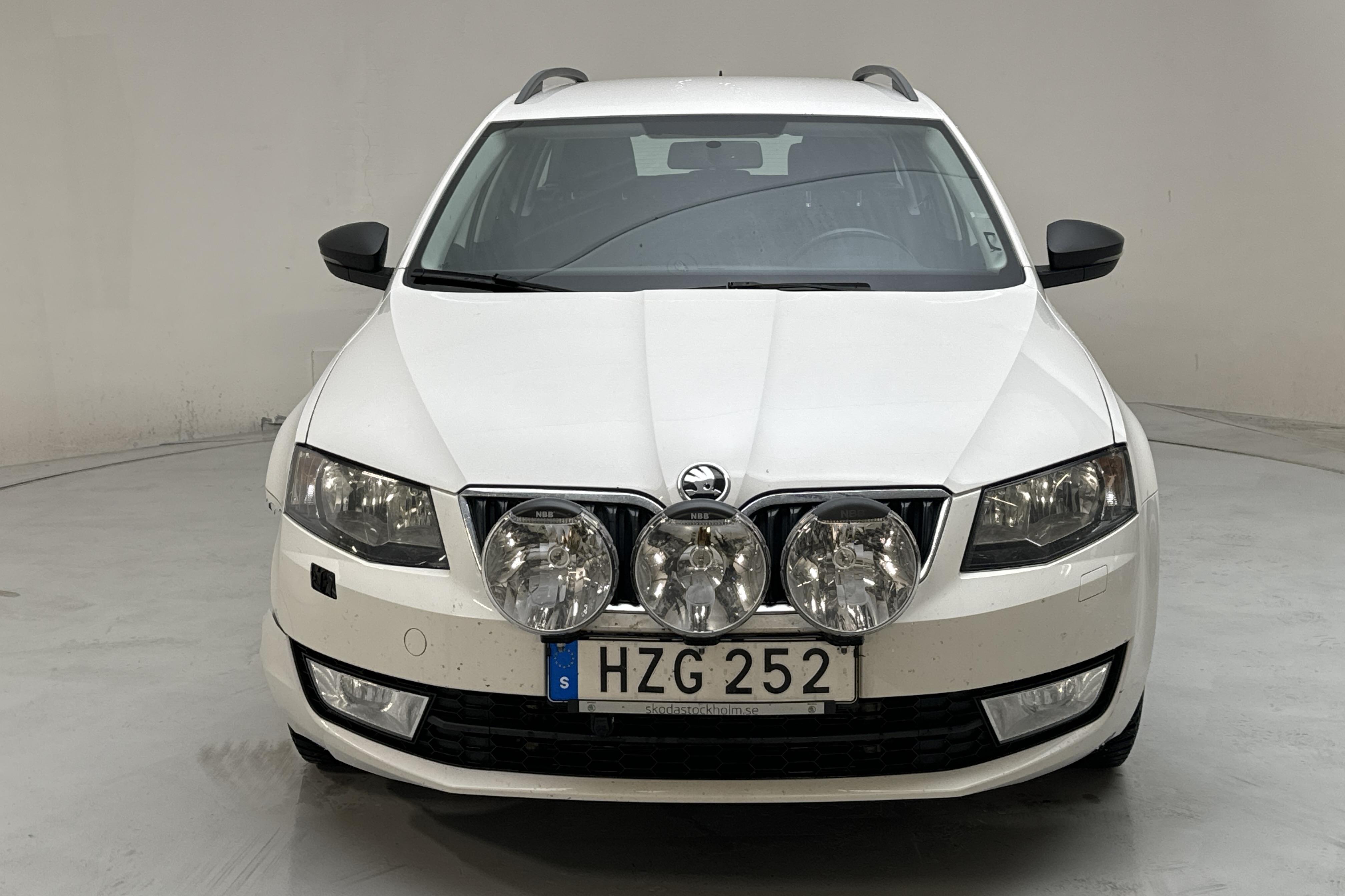 Skoda Octavia III 1.6 TDI Combi 4X4 (110hk) - 11 672 mil - Manuell - vit - 2016