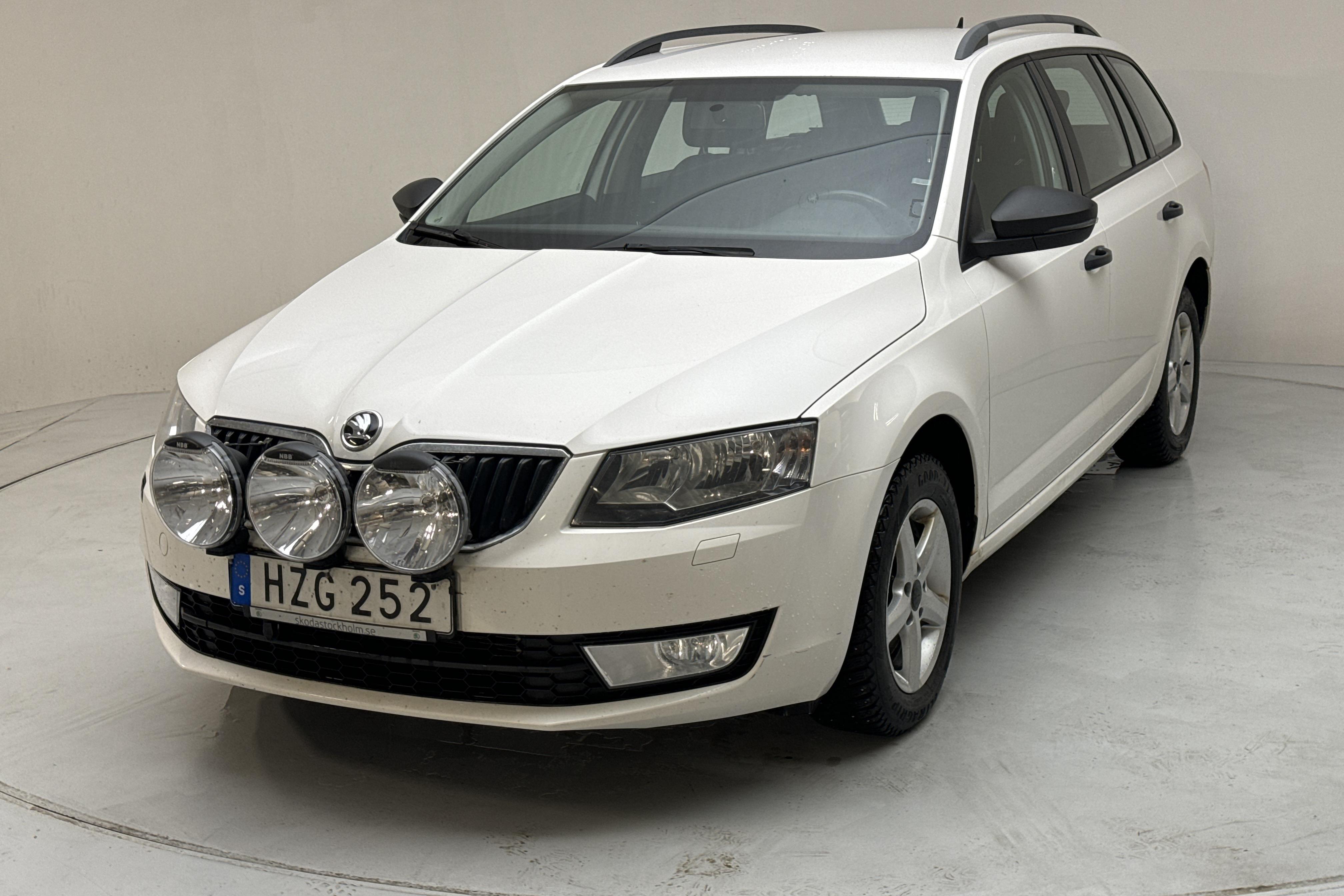 Skoda Octavia III 1.6 TDI Combi 4X4 (110hk) - 11 672 mil - Manuell - vit - 2016