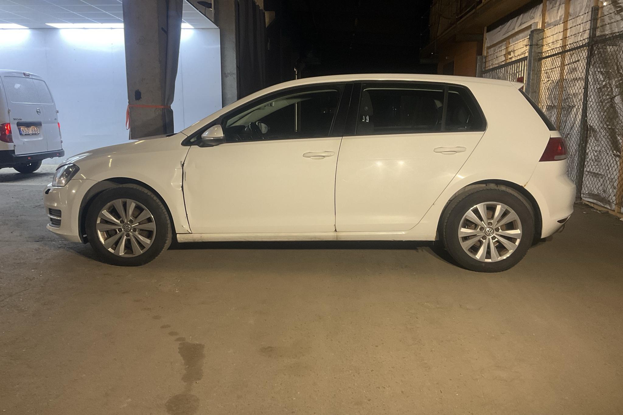 VW Golf VII 1.2 TSI 5dr (105hk) - 201 130 km - Käsitsi - valge - 2014