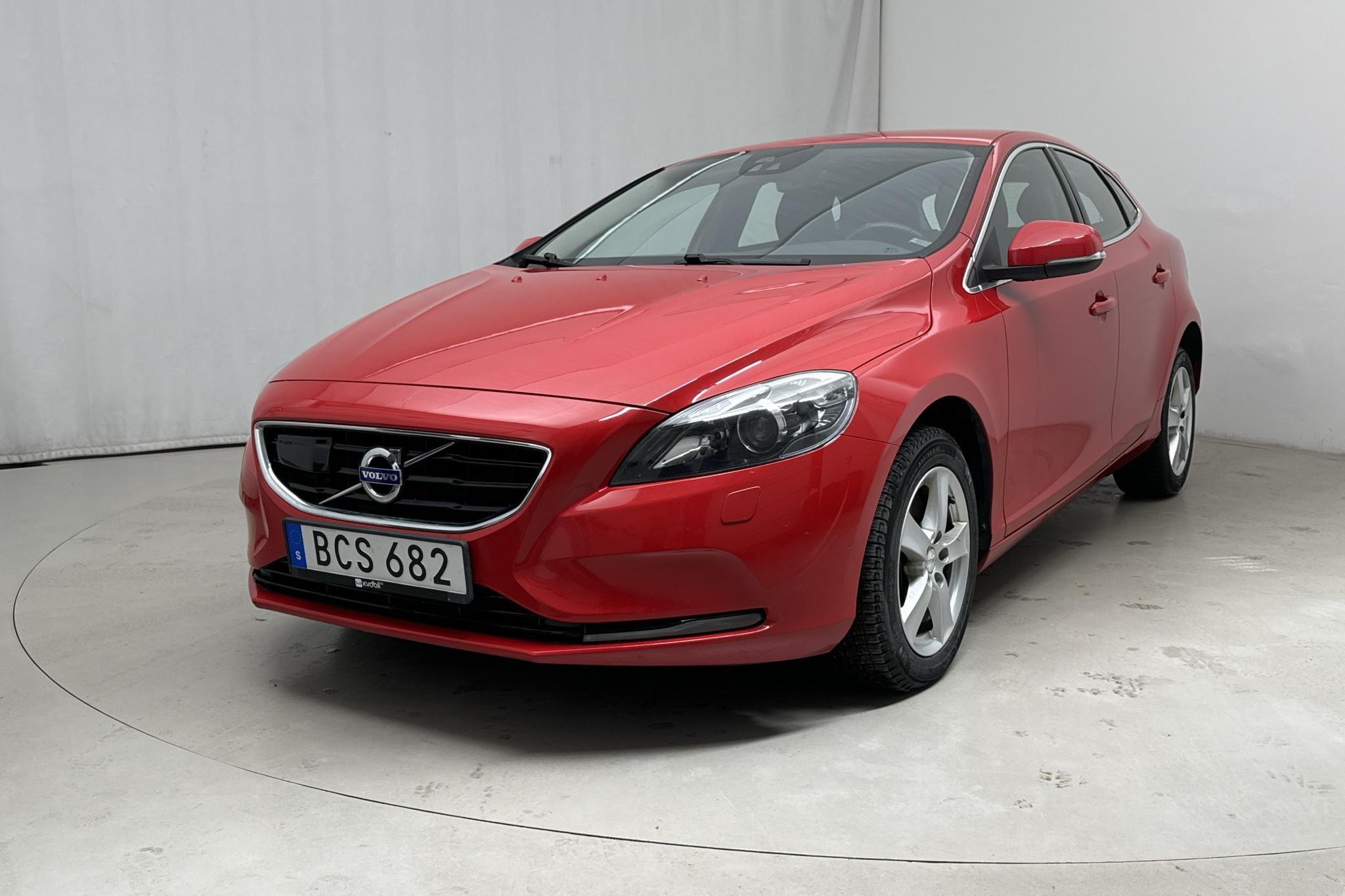 Volvo V40 D3 (150hk) - 64 610 km - Automatyczna - czerwony - 2016