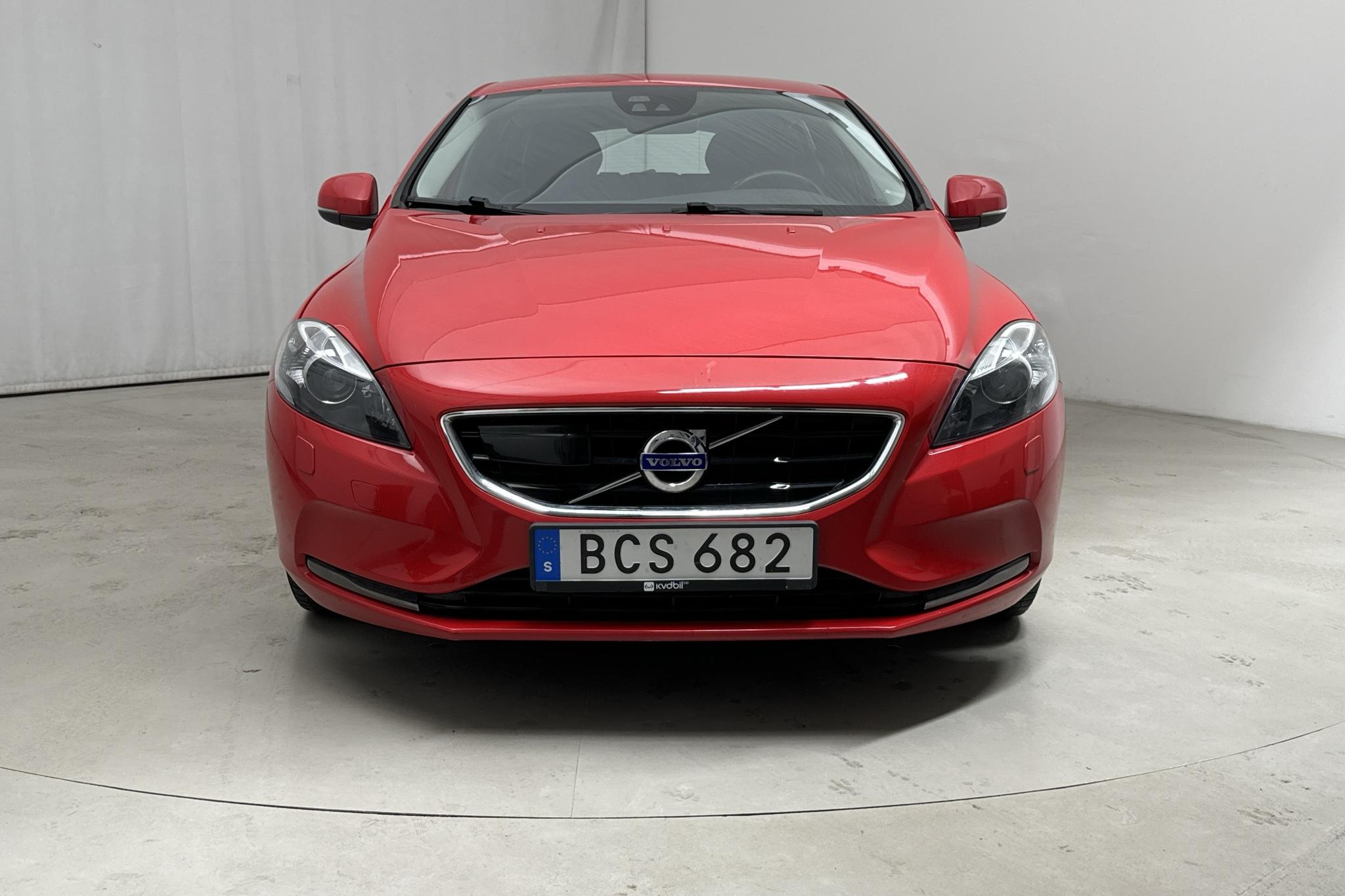 Volvo V40 D3 (150hk) - 64 610 km - Automatyczna - czerwony - 2016