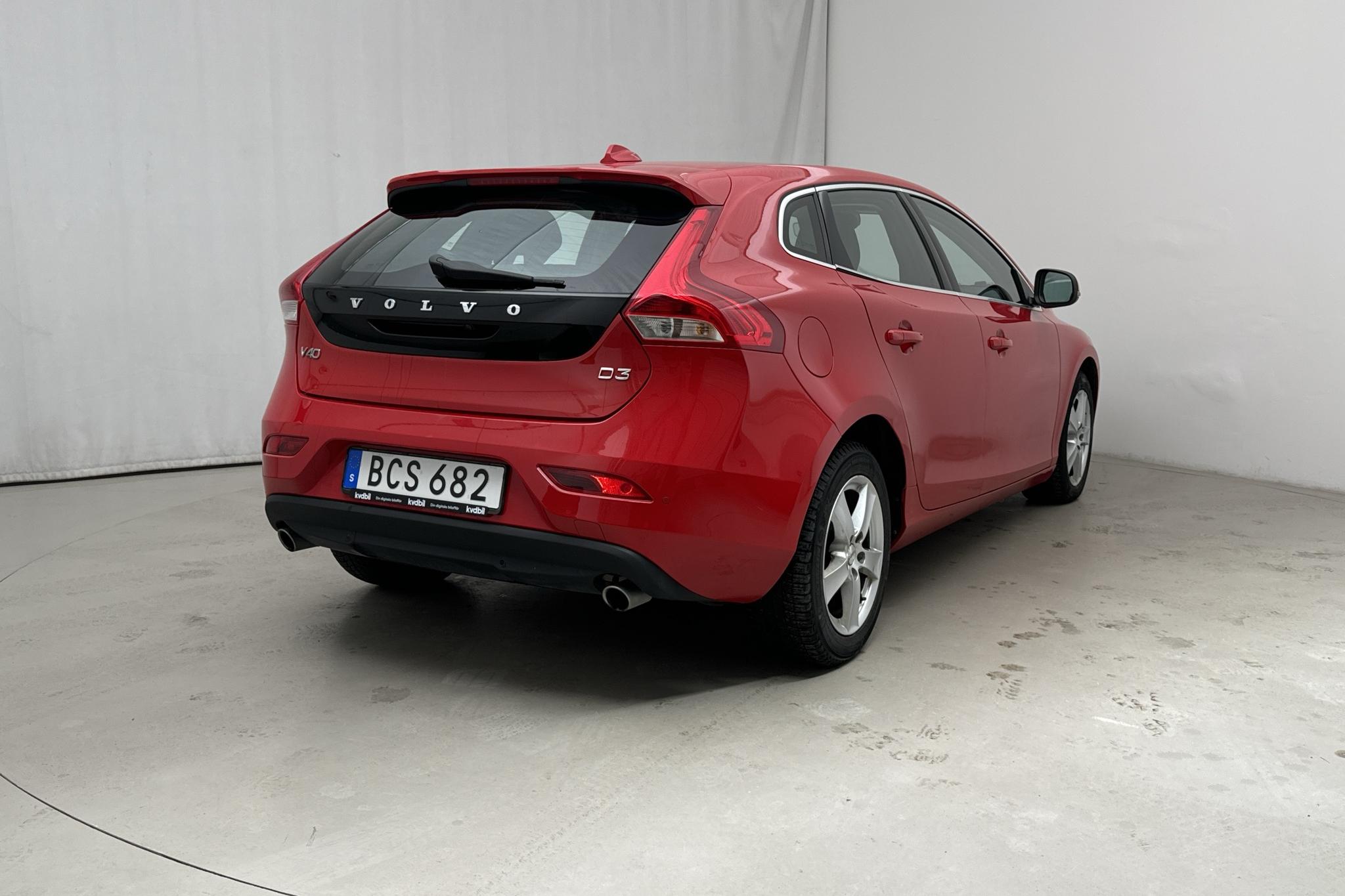 Volvo V40 D3 (150hk) - 64 610 km - Automatyczna - czerwony - 2016