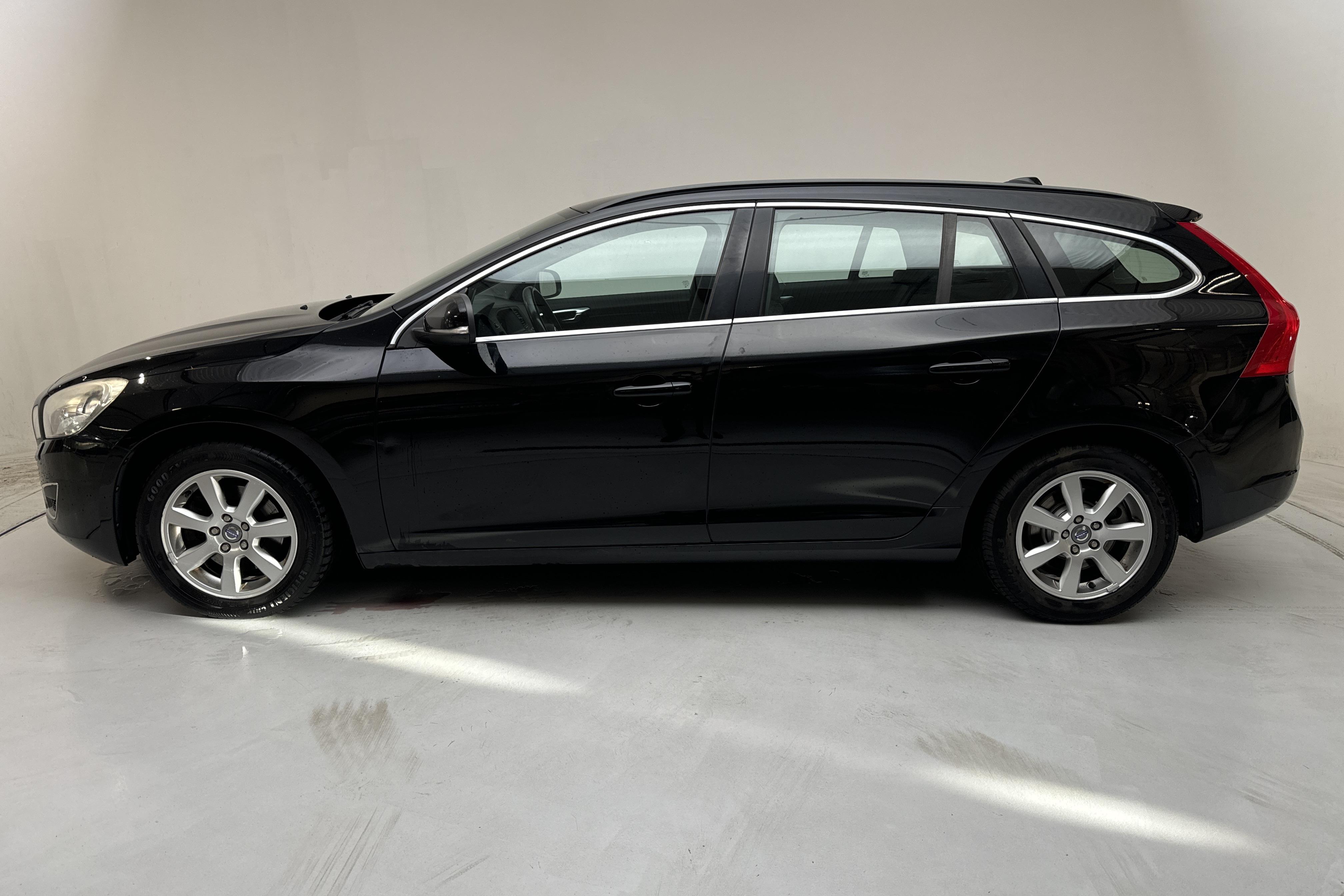 Volvo V60 D3 (163hk) - 285 370 km - Manualna - czarny - 2011