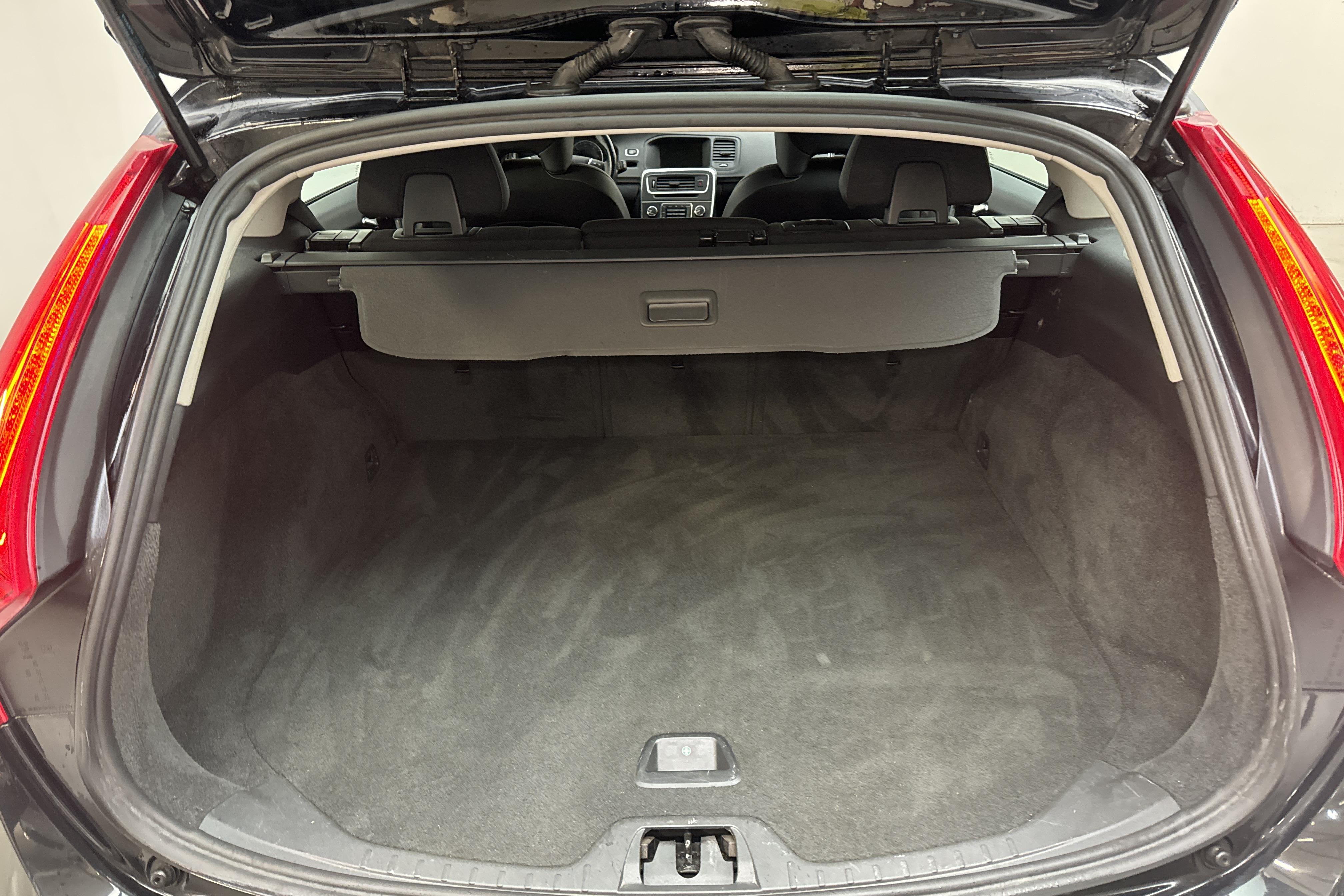 Volvo V60 D3 (163hk) - 285 370 km - Käsitsi - must - 2011