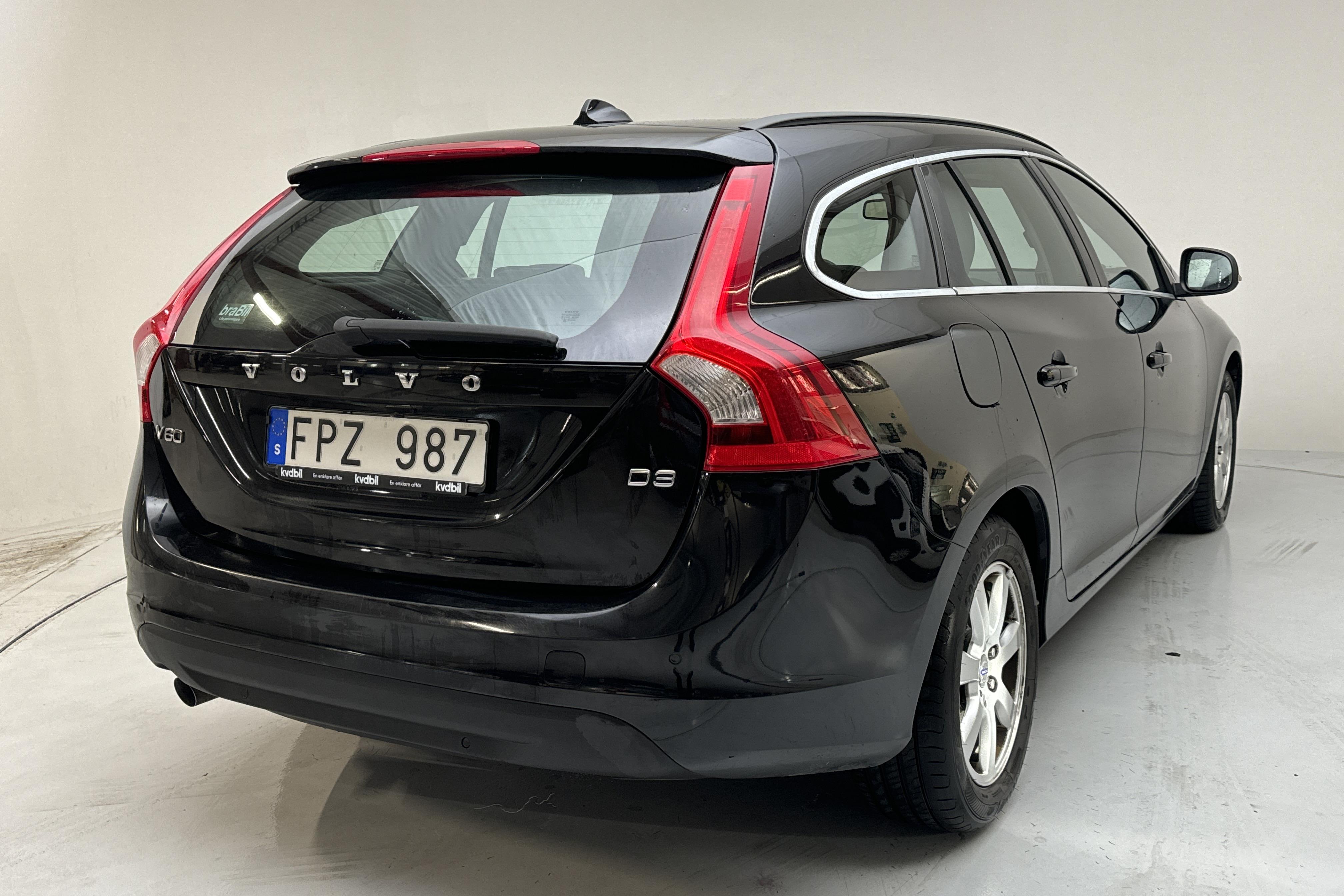 Volvo V60 D3 (163hk) - 285 370 km - Käsitsi - must - 2011