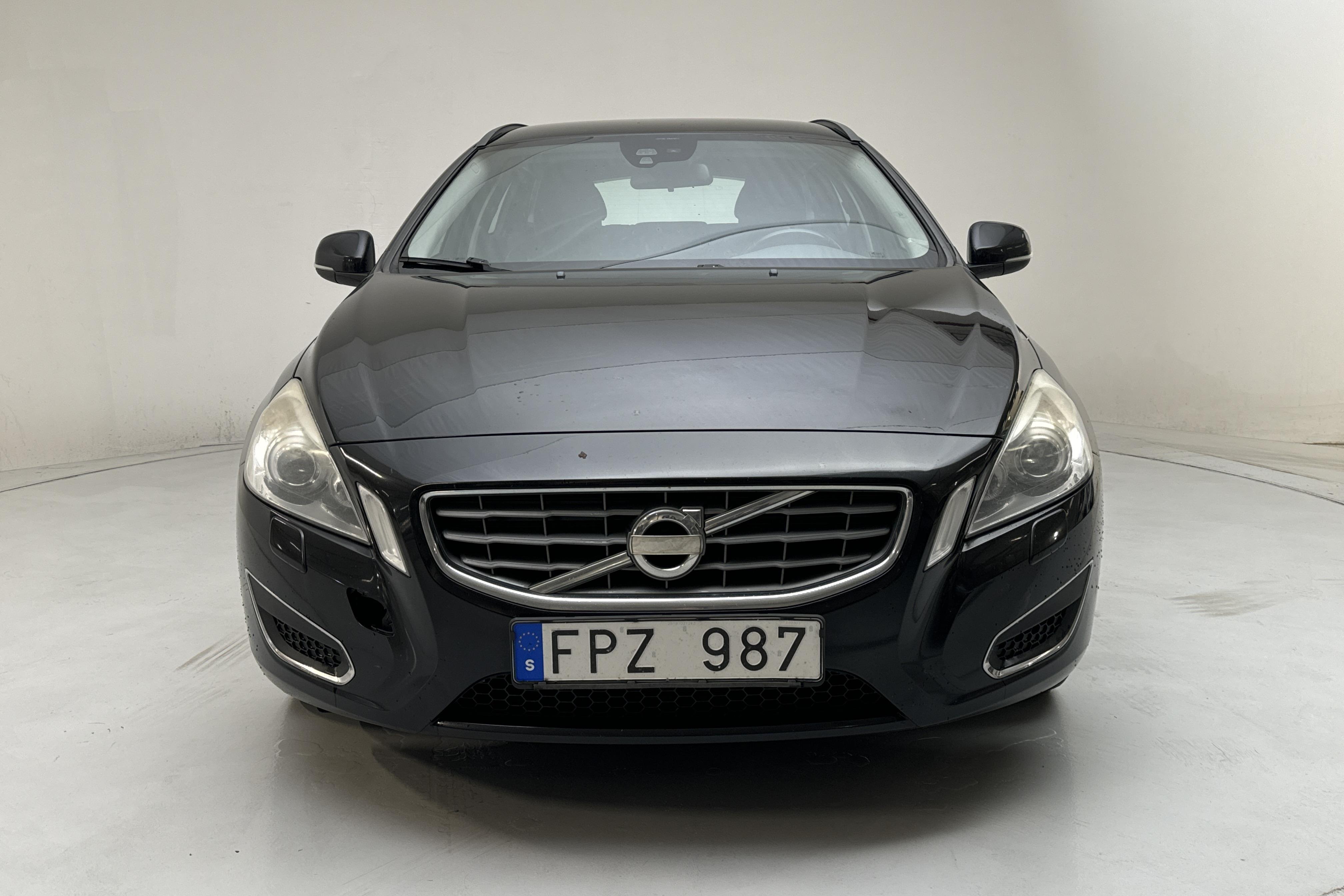 Volvo V60 D3 (163hk) - 28 537 mil - Manuell - svart - 2011