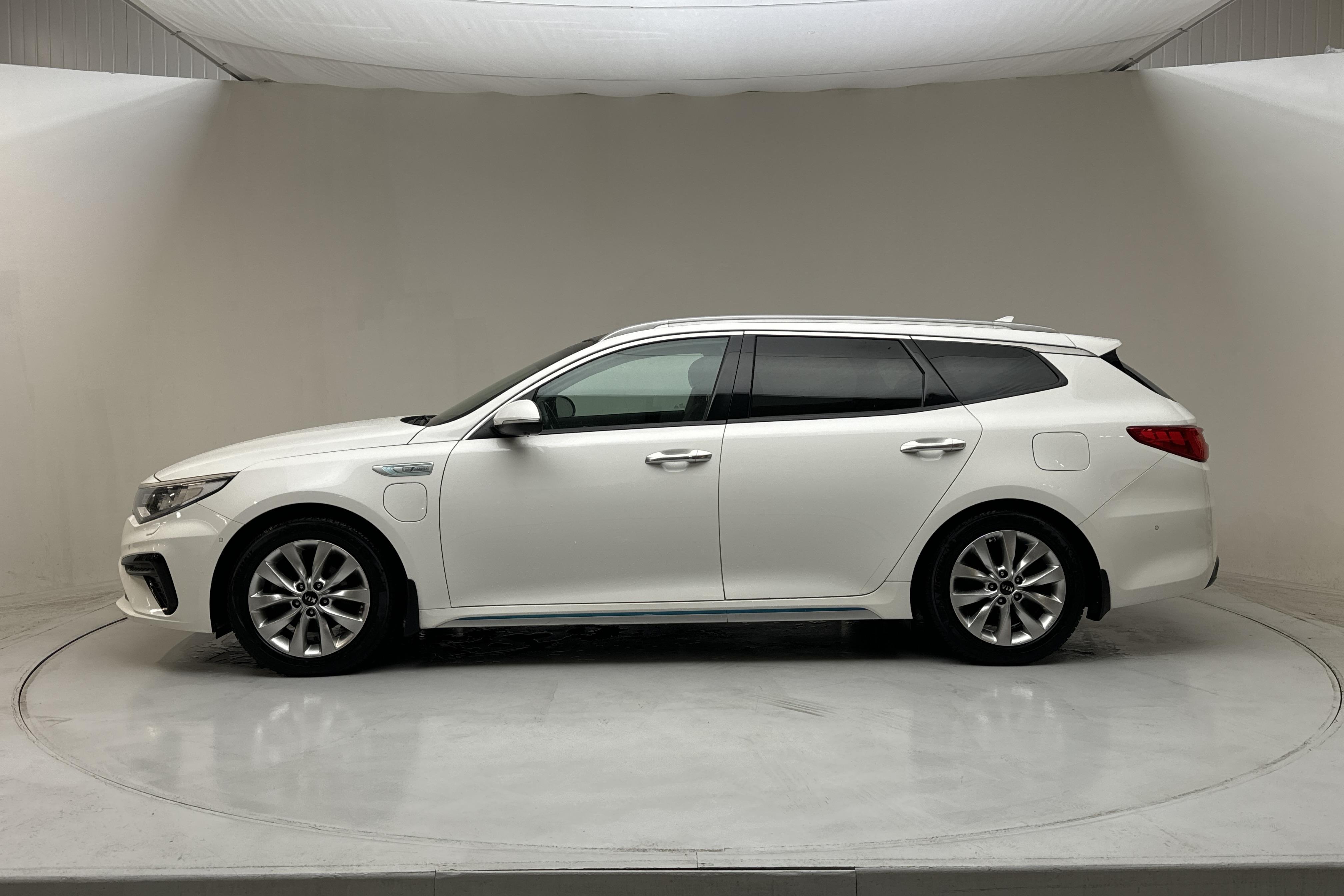 KIA Optima 2.0 GDi Plug-in Hybrid SW (205hk) - 87 530 km - Automatyczna - biały - 2019