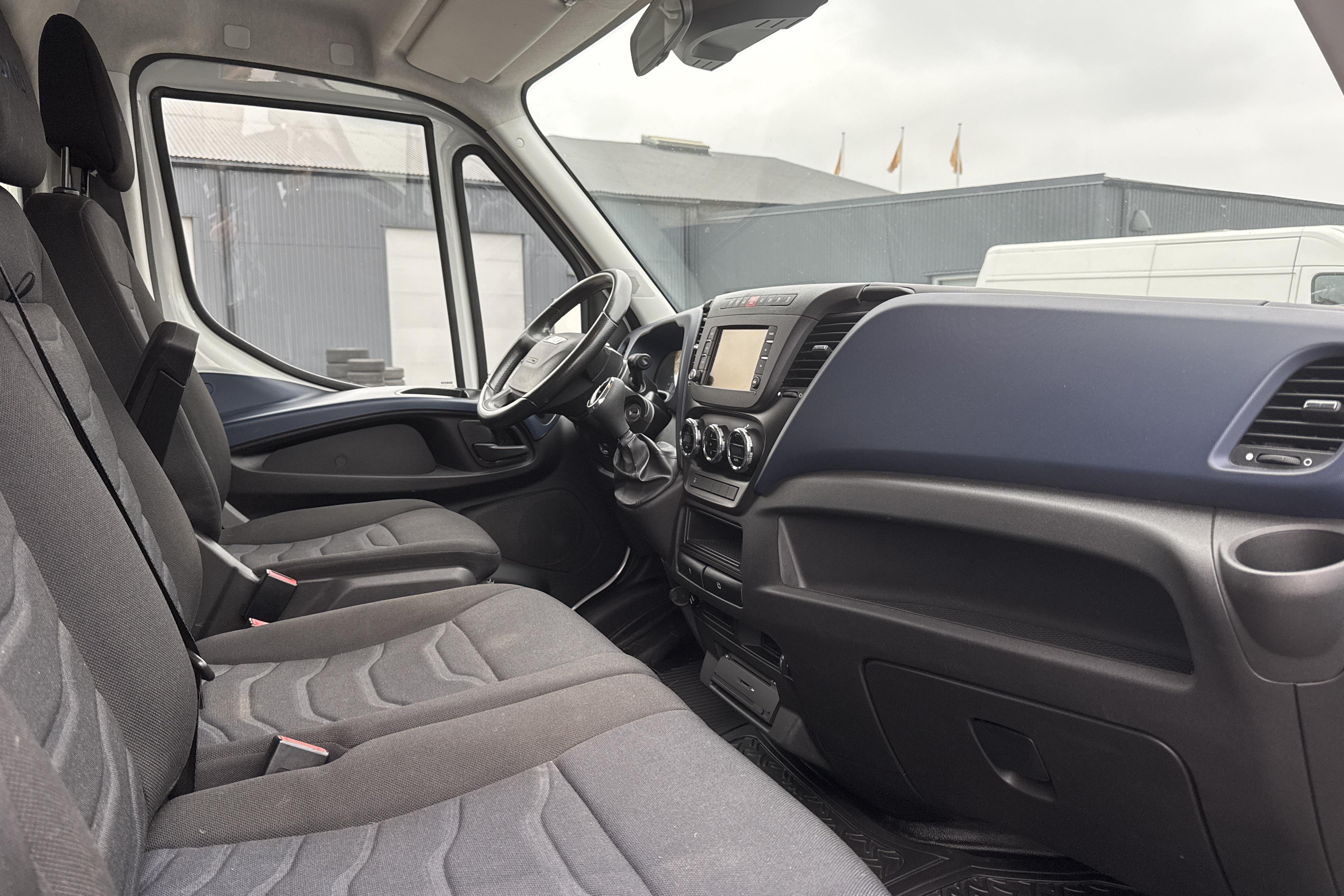 Iveco Daily 35 2.3 Volymskåp (156hk) - 172 770 km - Automaattinen - valkoinen - 2019