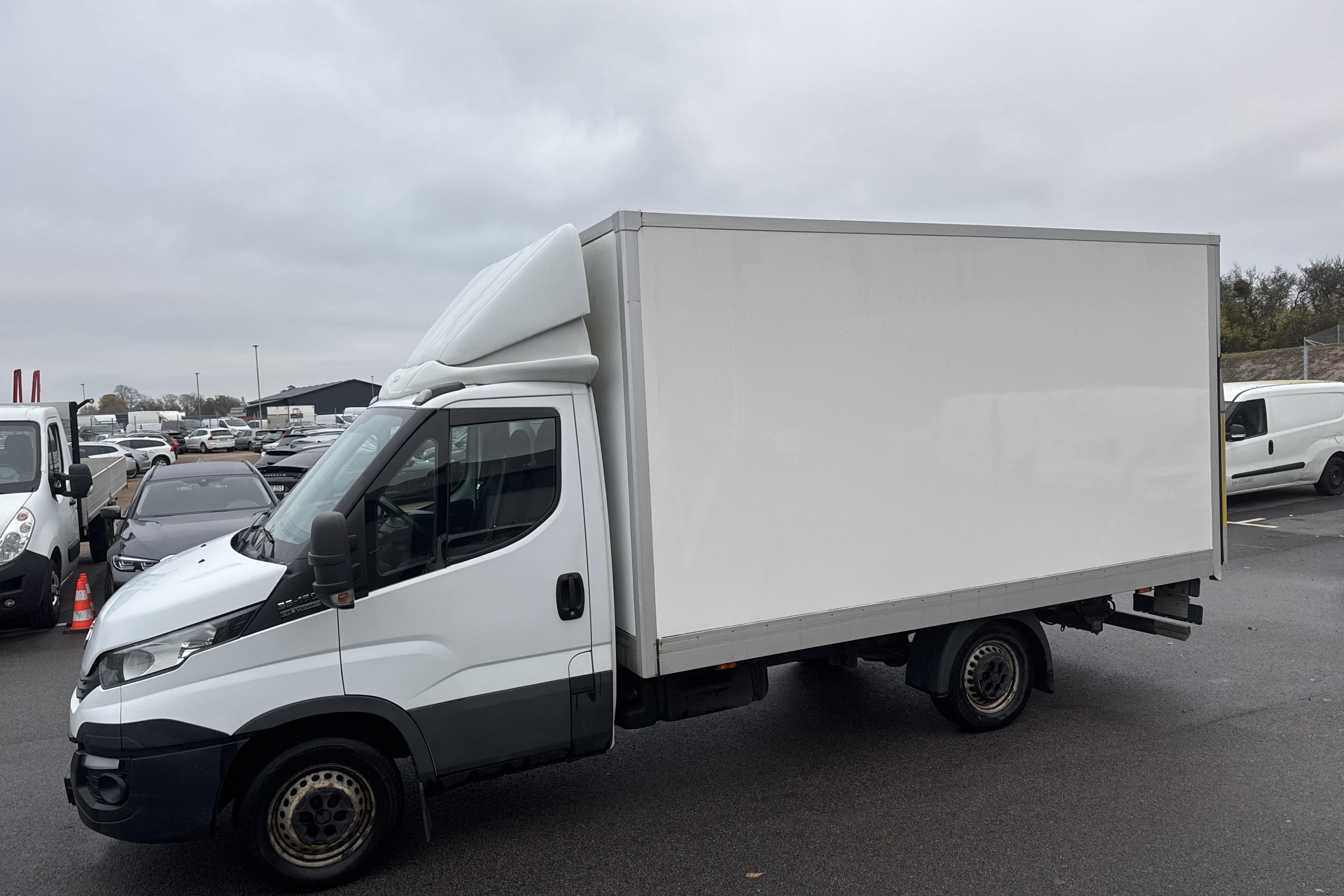 Iveco Daily 35 2.3 Volymskåp (156hk) - 25 570 mil - Automat - vit - 2018