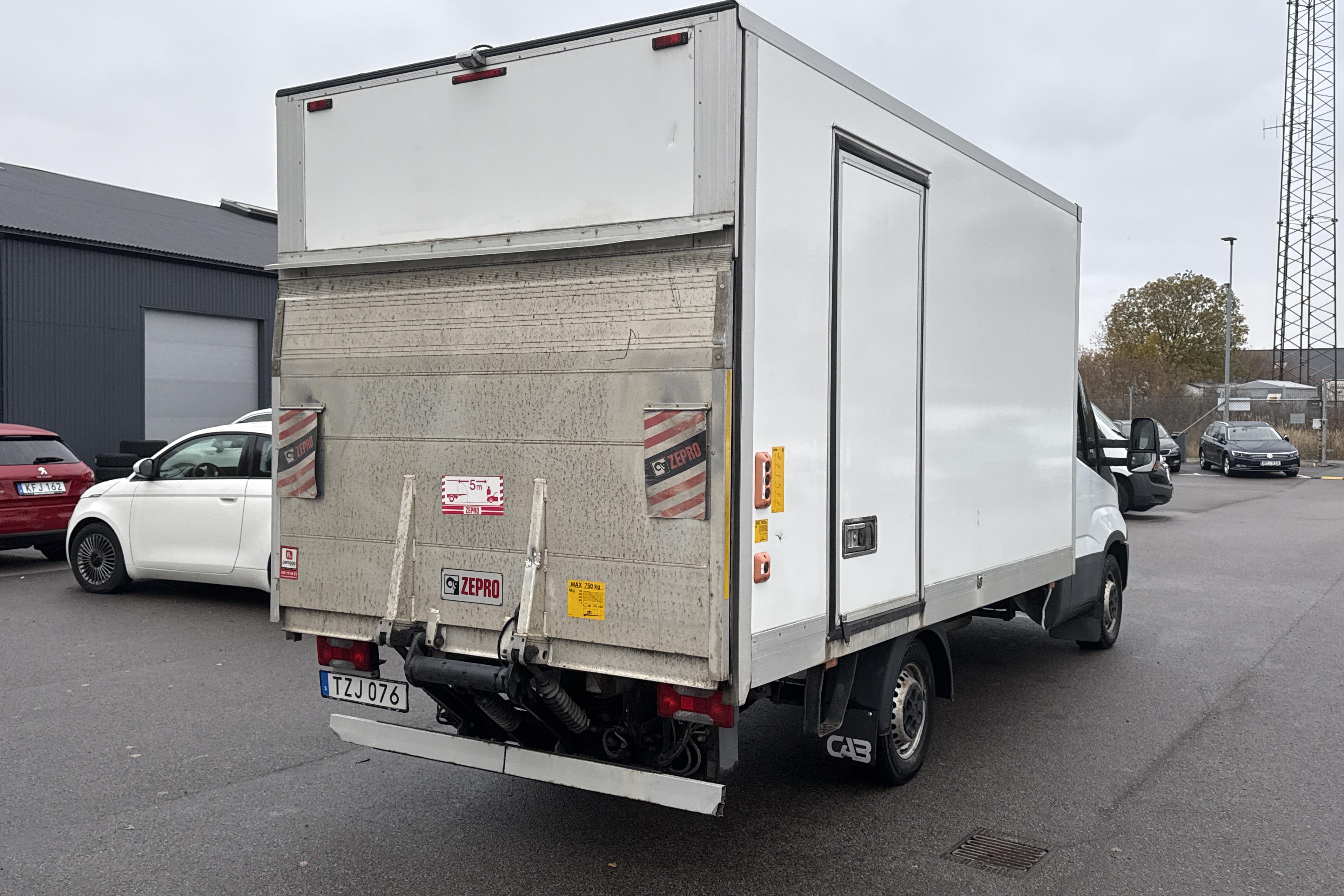 Iveco Daily 35 2.3 Volymskåp (156hk) - 25 570 mil - Automat - vit - 2018