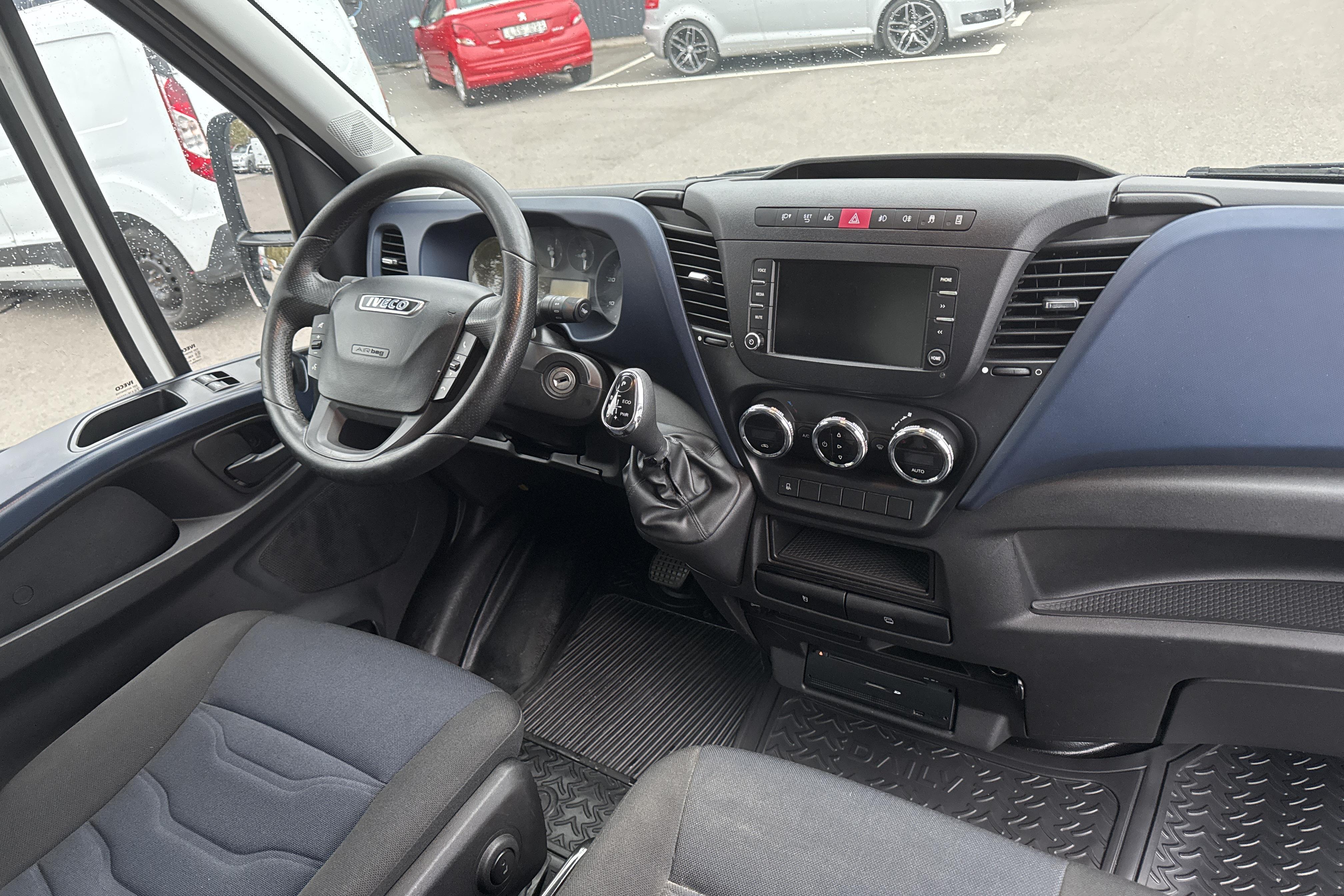 Iveco Daily 35 2.3 (156hk) - 26 971 mil - Automat - vit - 2018