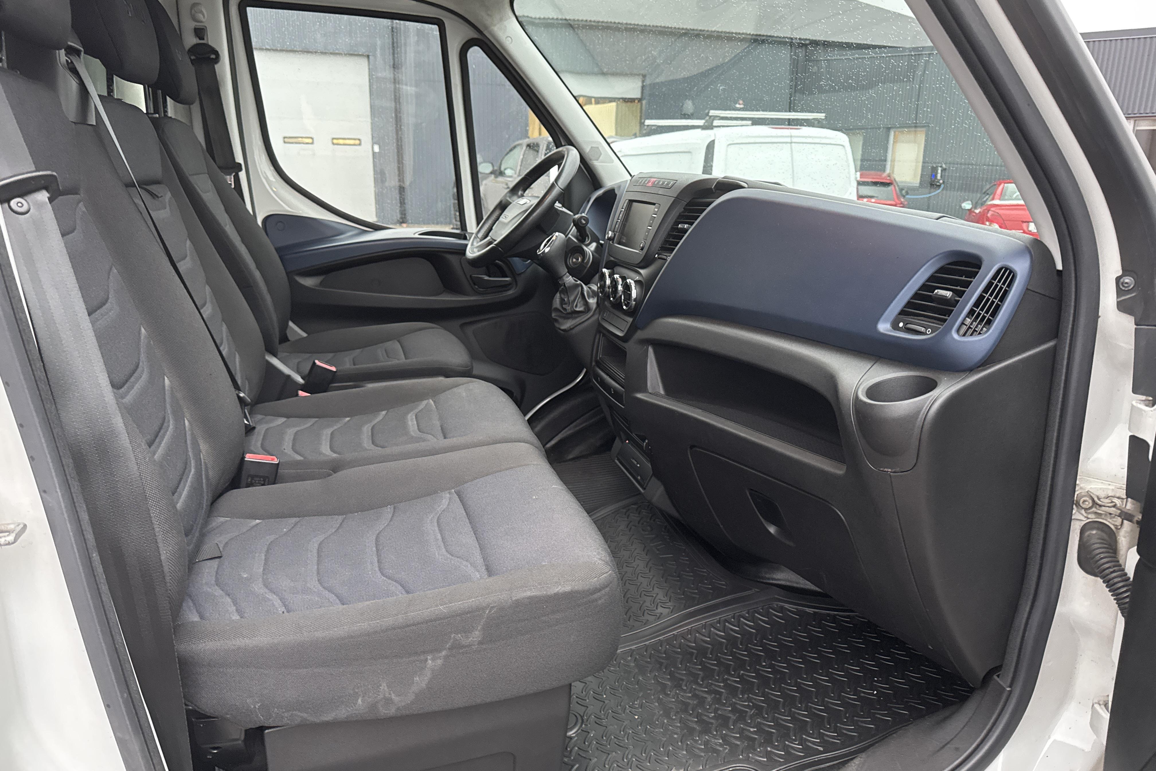 Iveco Daily 35 2.3 (156hk) - 269 710 km - Automatyczna - biały - 2018